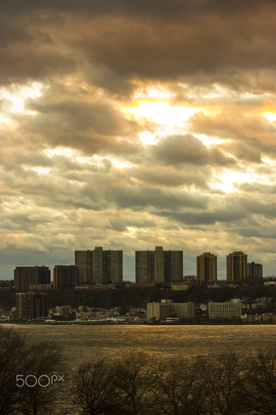 Canon EF-S 55-250mm F4-5.6 IS STM sample photo. Clouds over hudson river photography