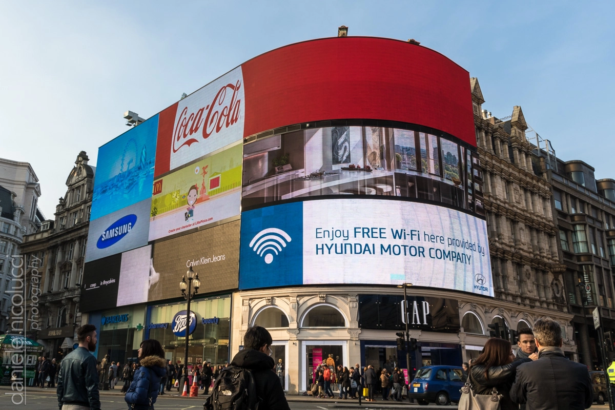 Sigma 18-250mm F3.5-6.3 DC OS HSM sample photo. Piccadilly circus photography