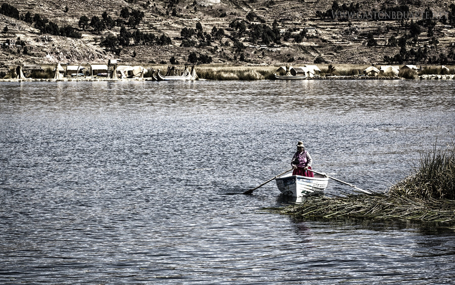 Canon EOS 550D (EOS Rebel T2i / EOS Kiss X4) + Canon EF 85mm F1.8 USM sample photo. Lago titicaca perú photography