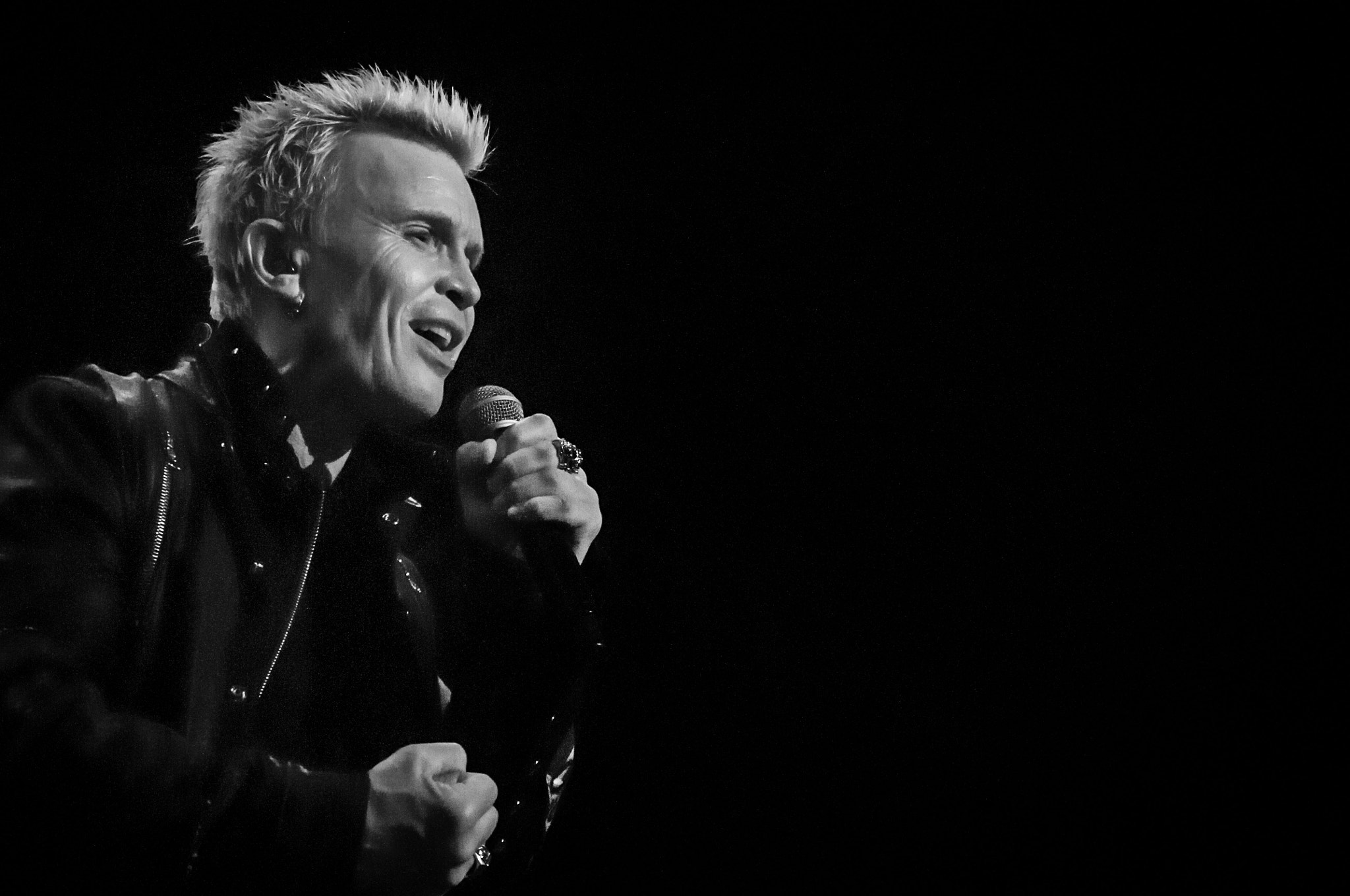 AF Zoom-Nikkor 80-200mm f/2.8 ED sample photo. Billy idol live concert in lucca photography