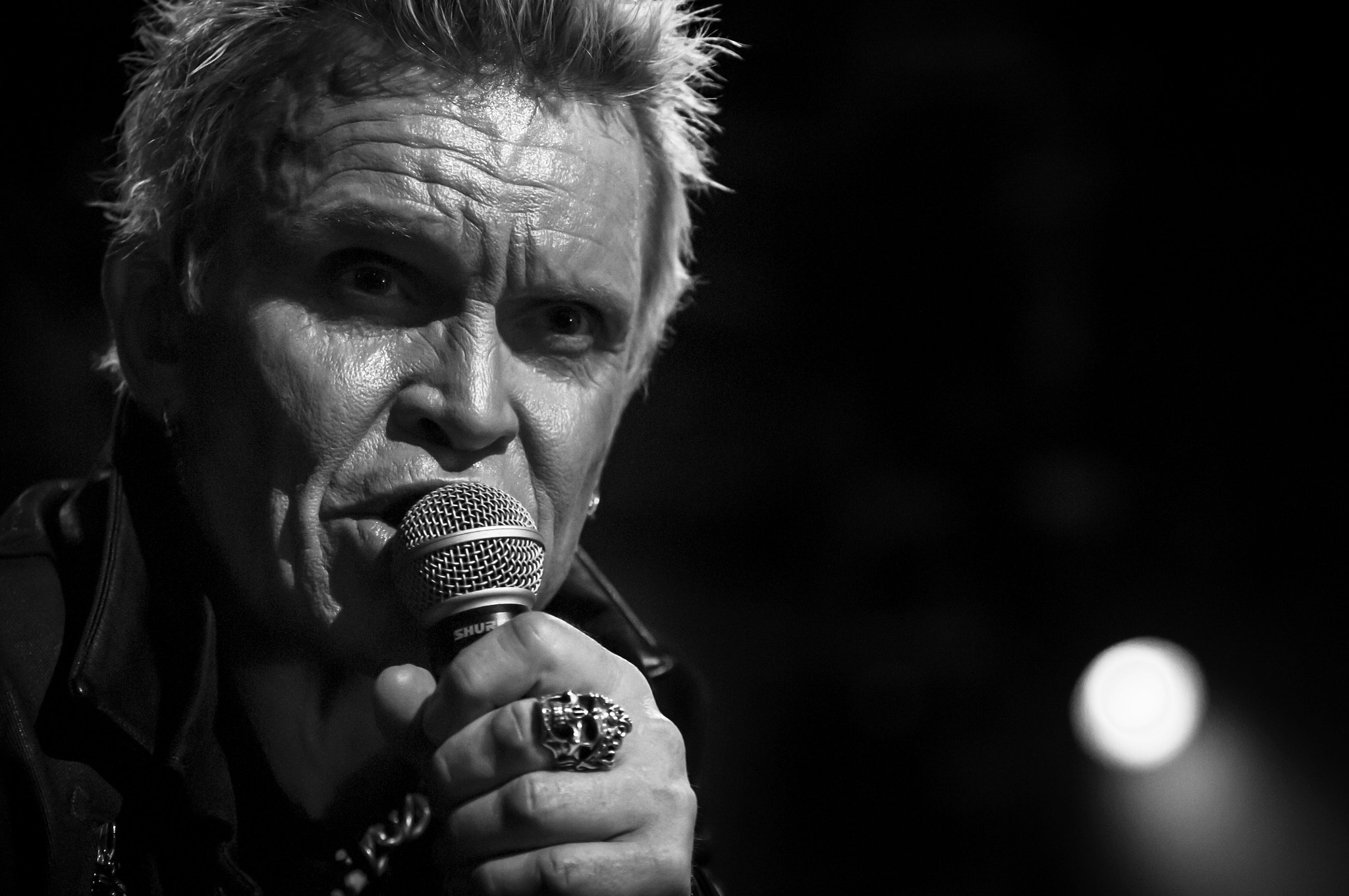 AF Zoom-Nikkor 80-200mm f/2.8 ED sample photo. Billy idol live concert in lucca photography