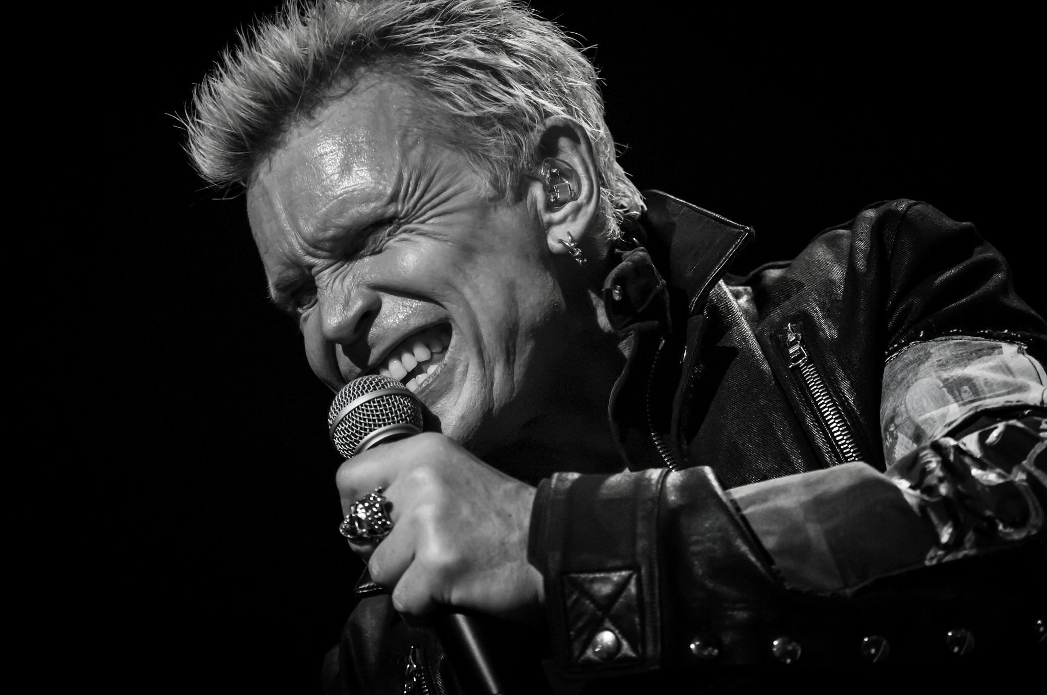 AF Zoom-Nikkor 80-200mm f/2.8 ED sample photo. Billy idol live concert in lucca photography