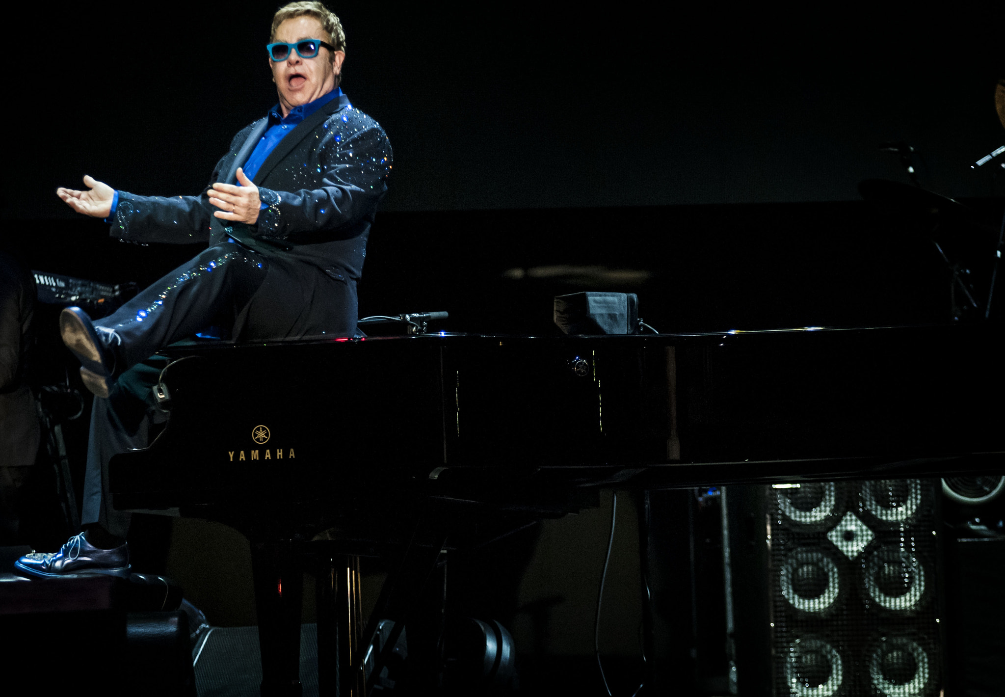 AF Zoom-Nikkor 80-200mm f/2.8 ED sample photo. Elton john live in lucca summer festival photography