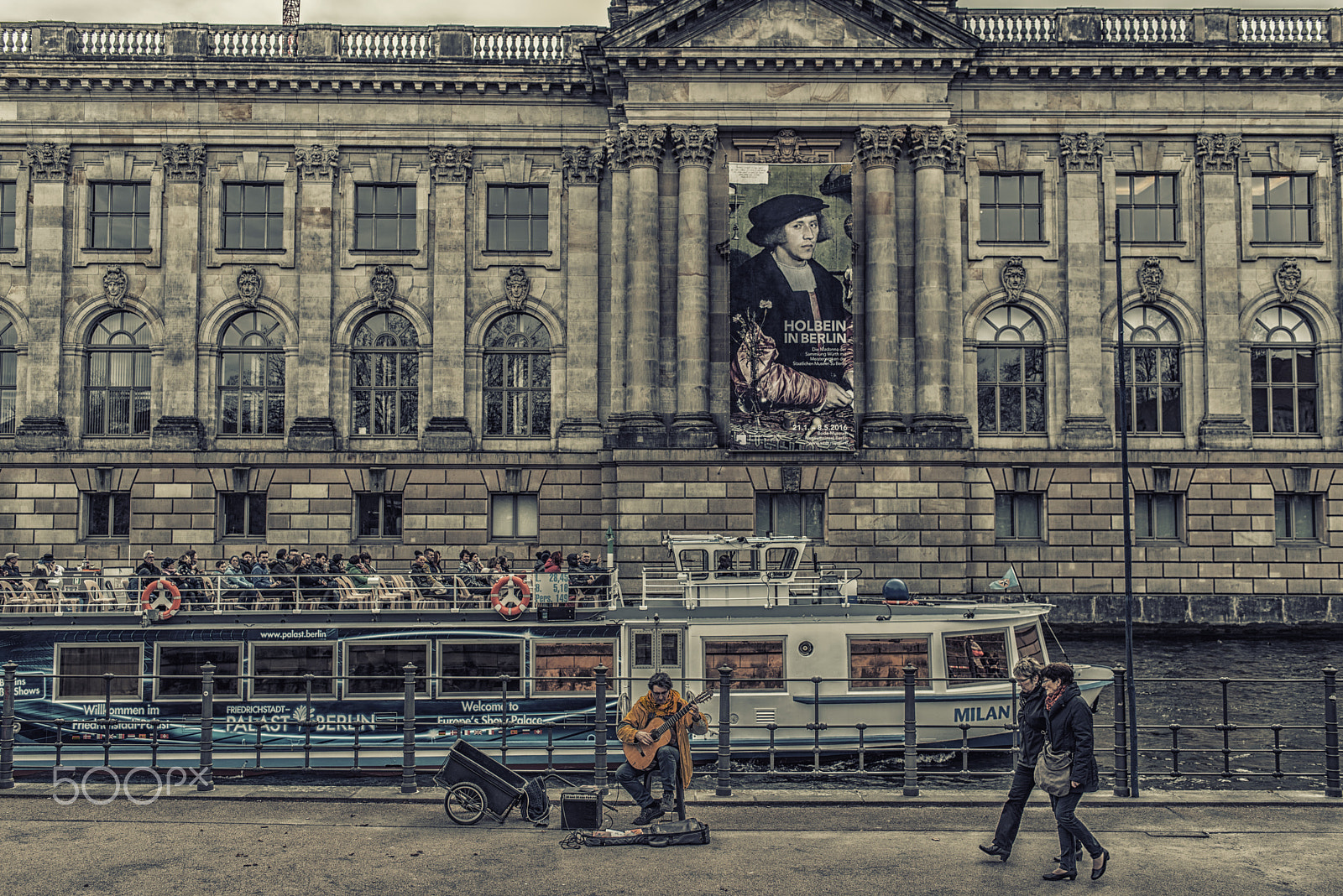 Nikon D750 + AF-S Nikkor 35mm f/1.8G sample photo. Street musician at museumsinsel photography