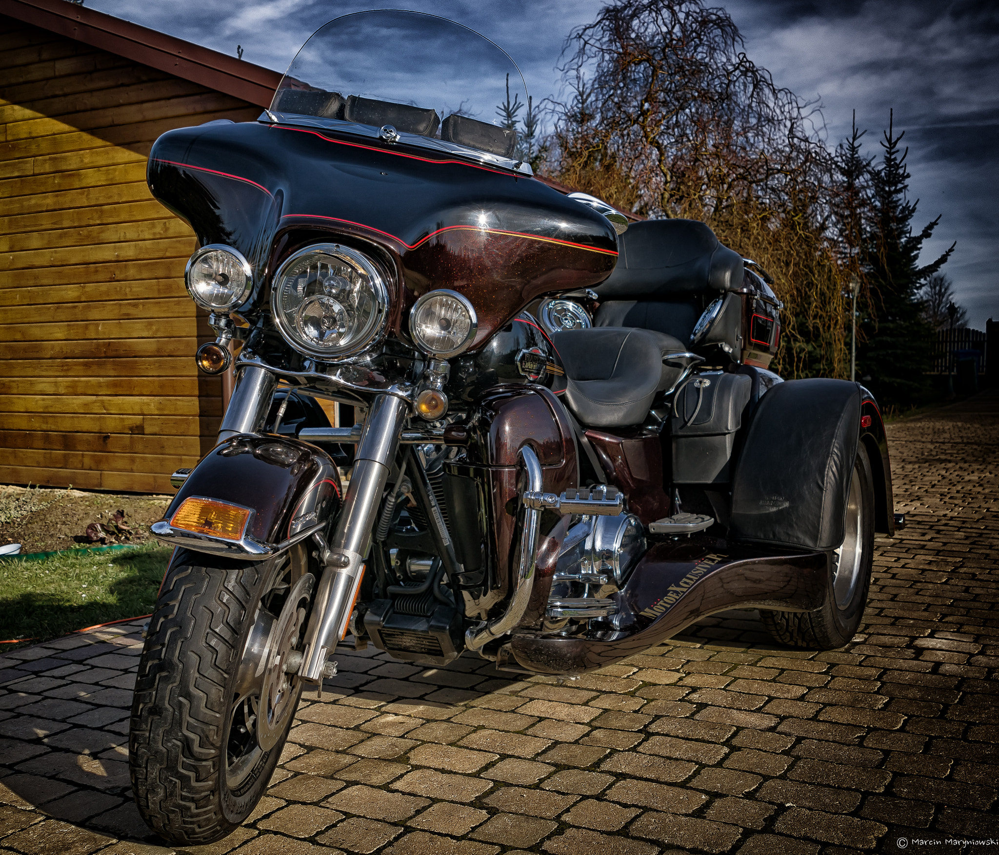 Sony FE 28mm F2 sample photo. Harley davidson tri glide photography