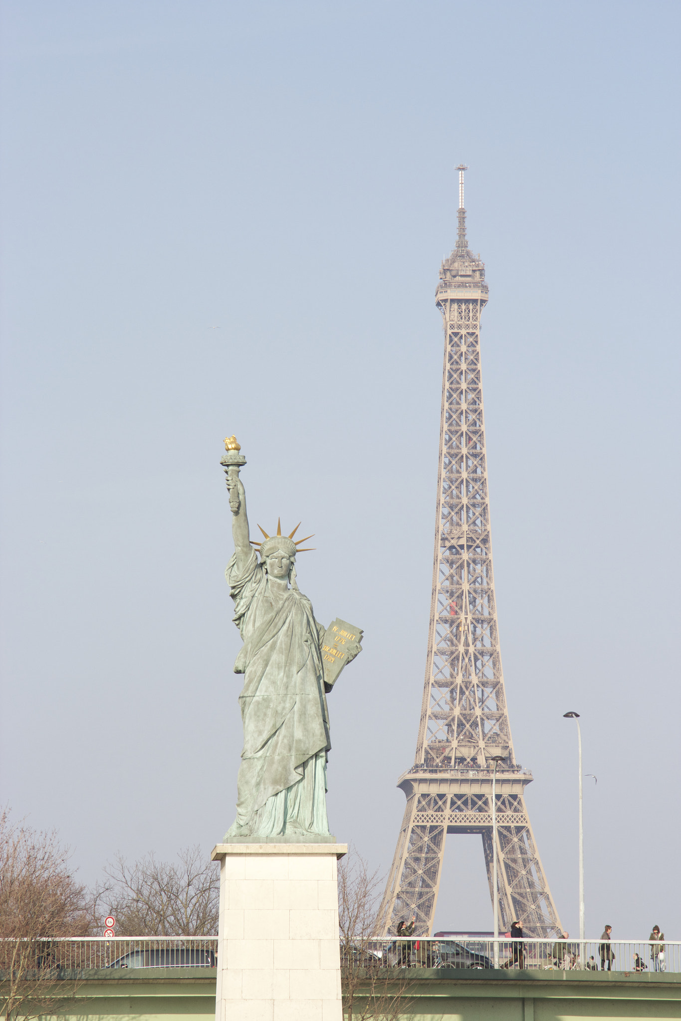 Canon EOS 600D (Rebel EOS T3i / EOS Kiss X5) + Canon EF 28-80mm f/2.8-4L sample photo. Eiffel tower and statute of liberty photography