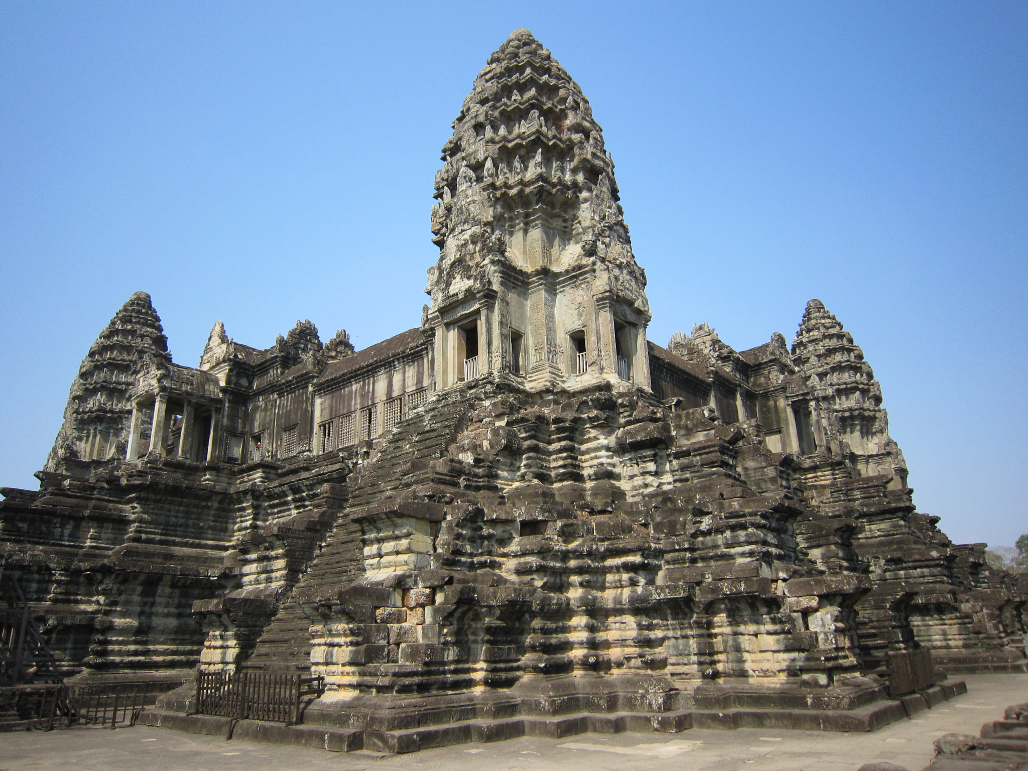Canon PowerShot SD980 IS (Digital IXUS 200 IS / IXY Digital 930 IS) sample photo. Angkor wat's centre photography