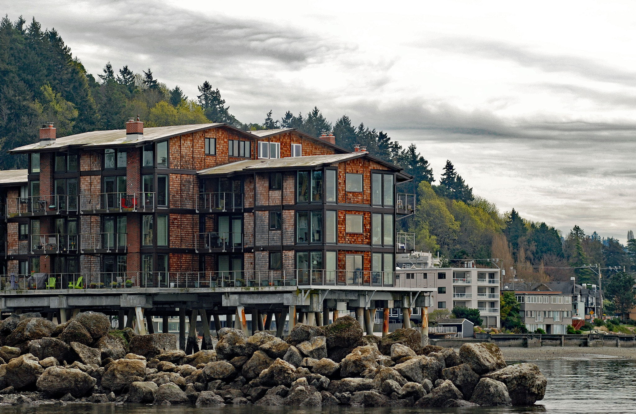 Nikon AF-Nikkor 80-200mm F2.8D ED sample photo. House on the water photography