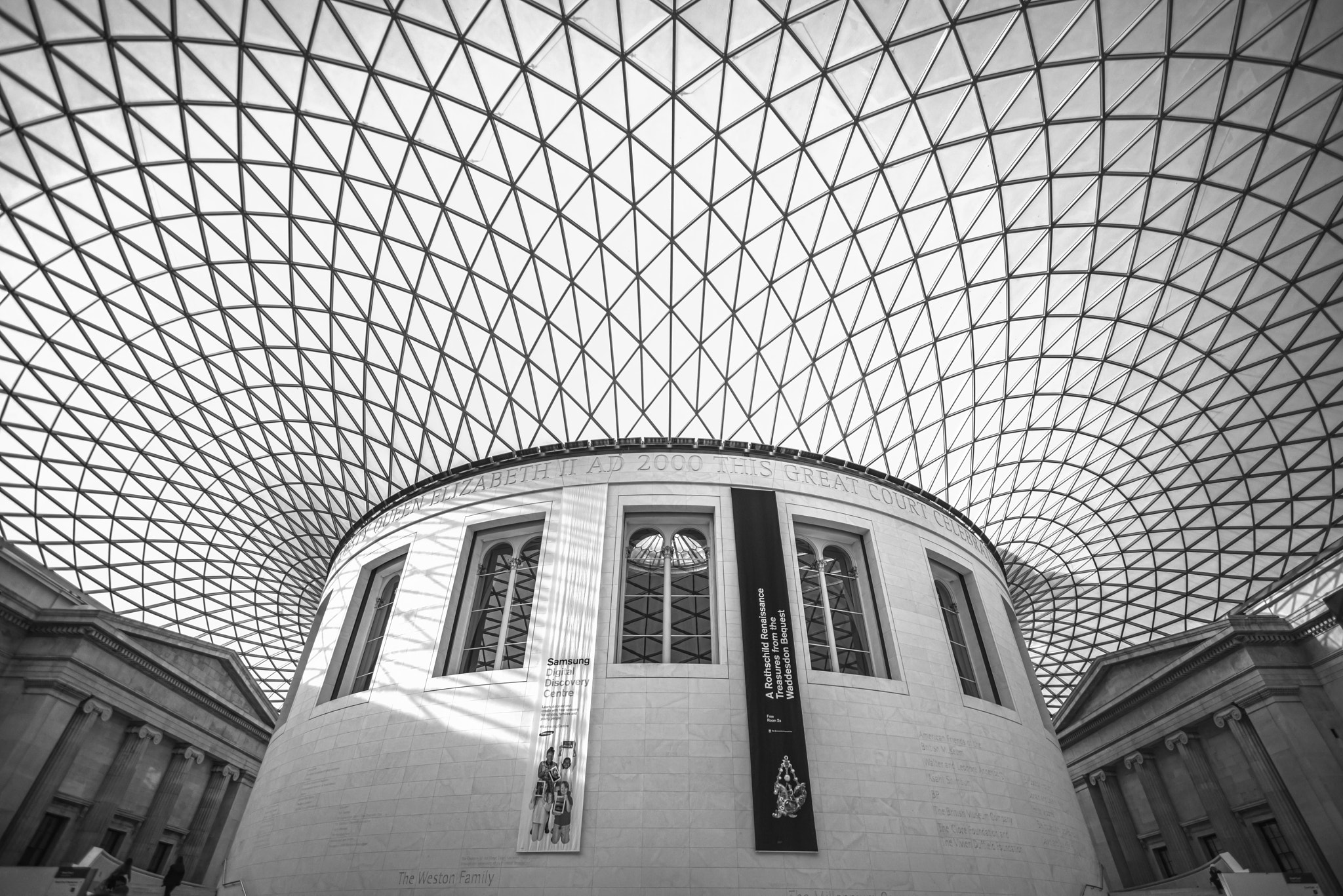 Sigma 17-35mm F2.8-4 EX DG  Aspherical HSM sample photo. British museum roof. photography