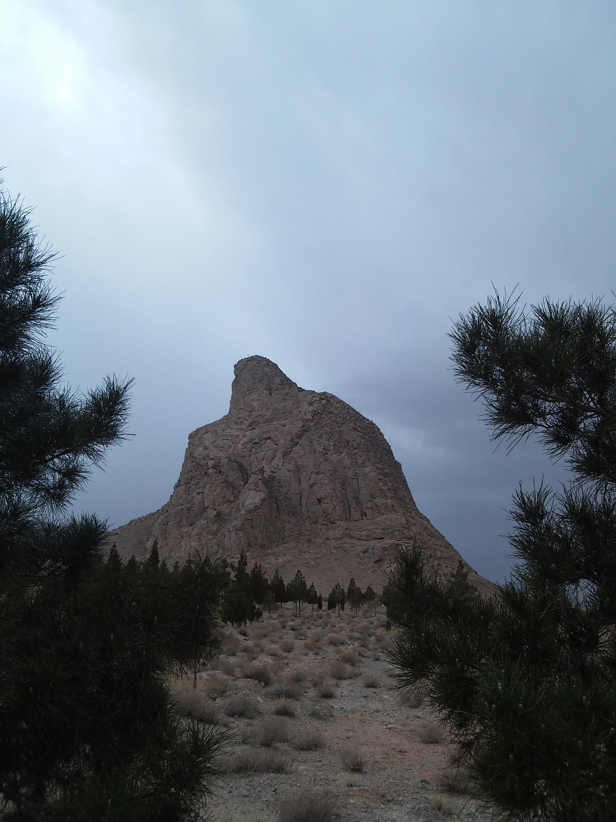 LG L90 sample photo. Eagle mountain in taft iran photography