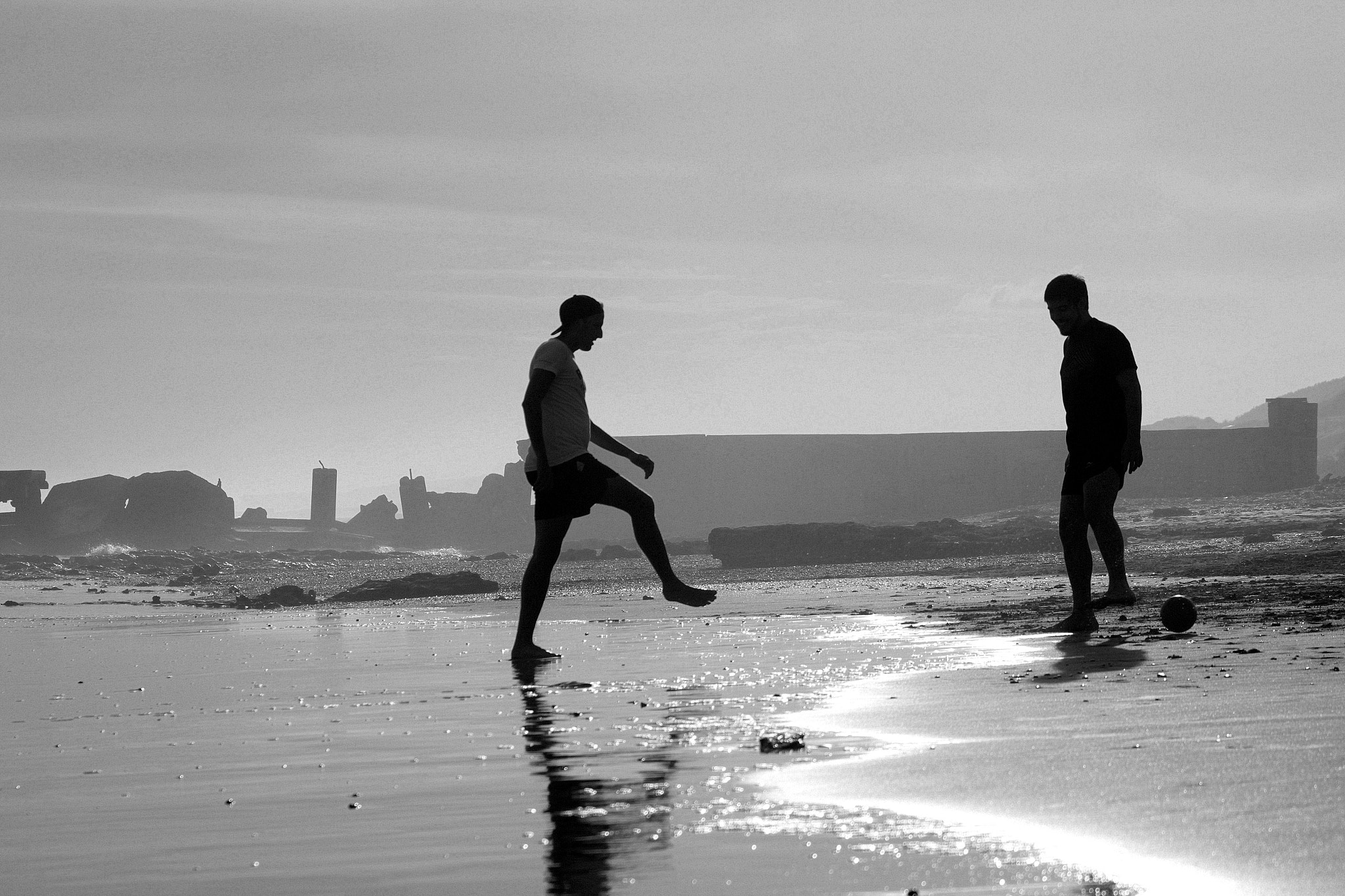Canon EOS 550D (EOS Rebel T2i / EOS Kiss X4) sample photo. Kicking the ball photography