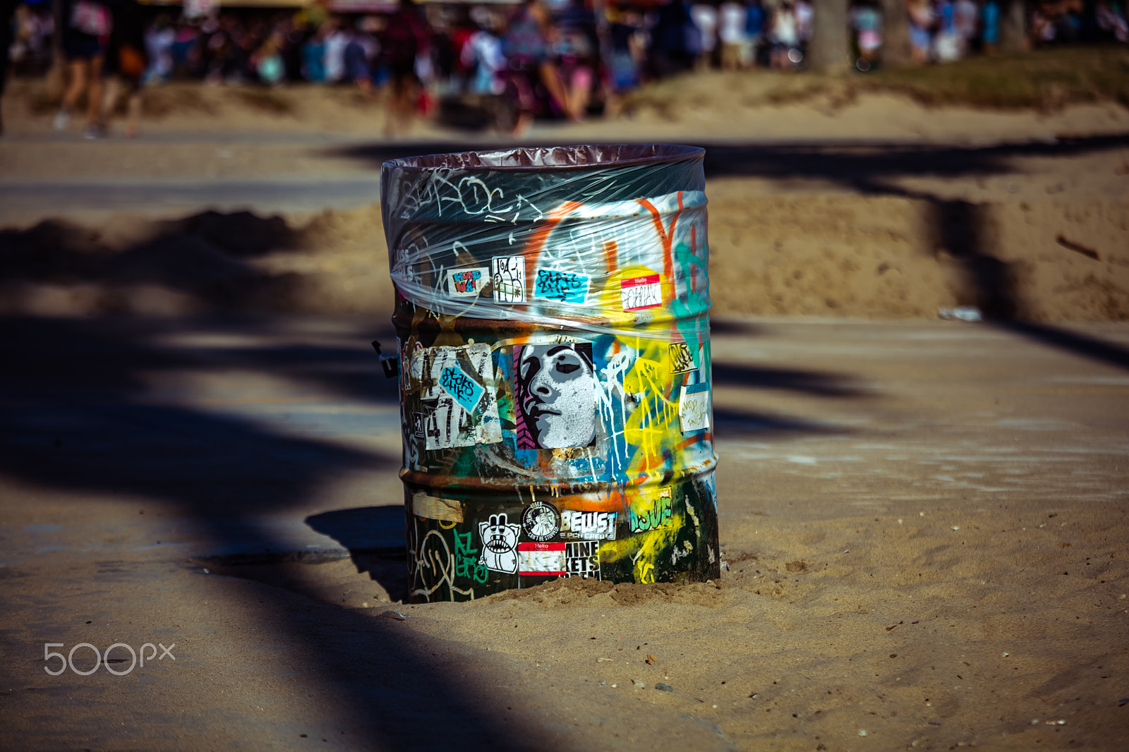 Canon EF 70-200mm F4L IS USM sample photo. Trash can photography