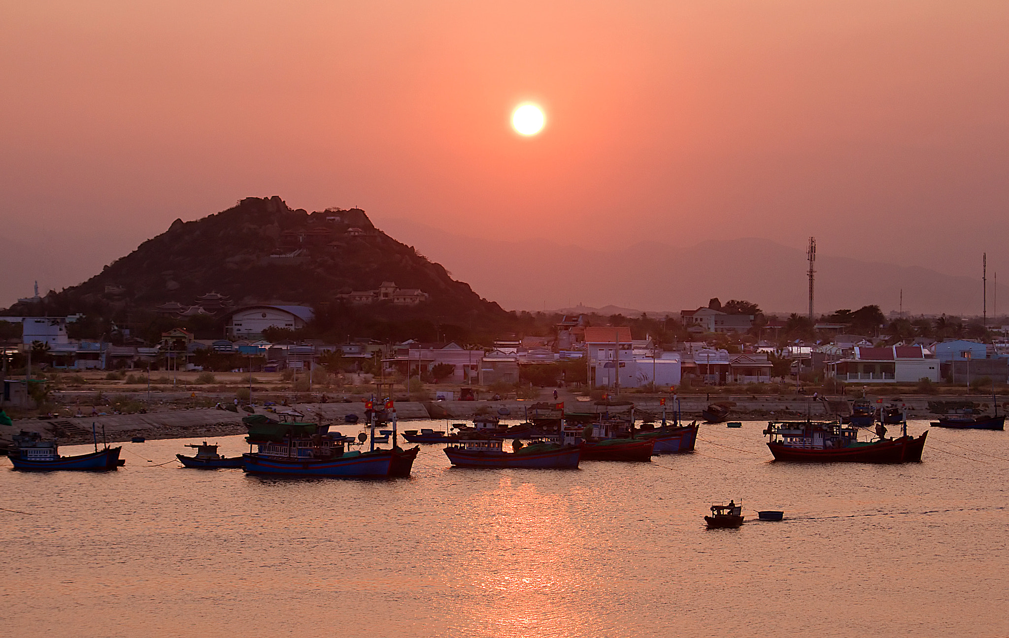 Canon EF 28-80mm f/3.5-5.6 USM sample photo. Ninh chu sunset on the bay photography