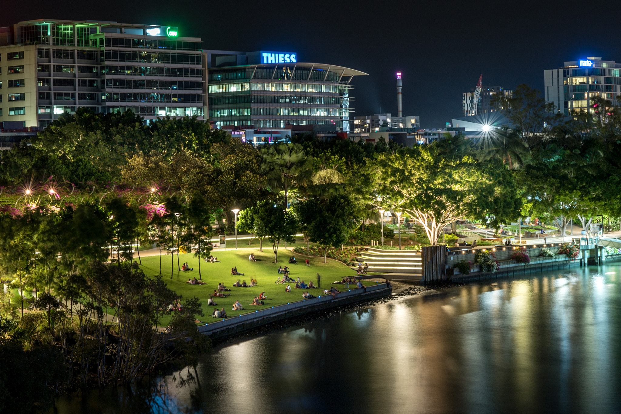 Sony a7S + Sony FE 90mm F2.8 Macro G OSS sample photo. South bank photography