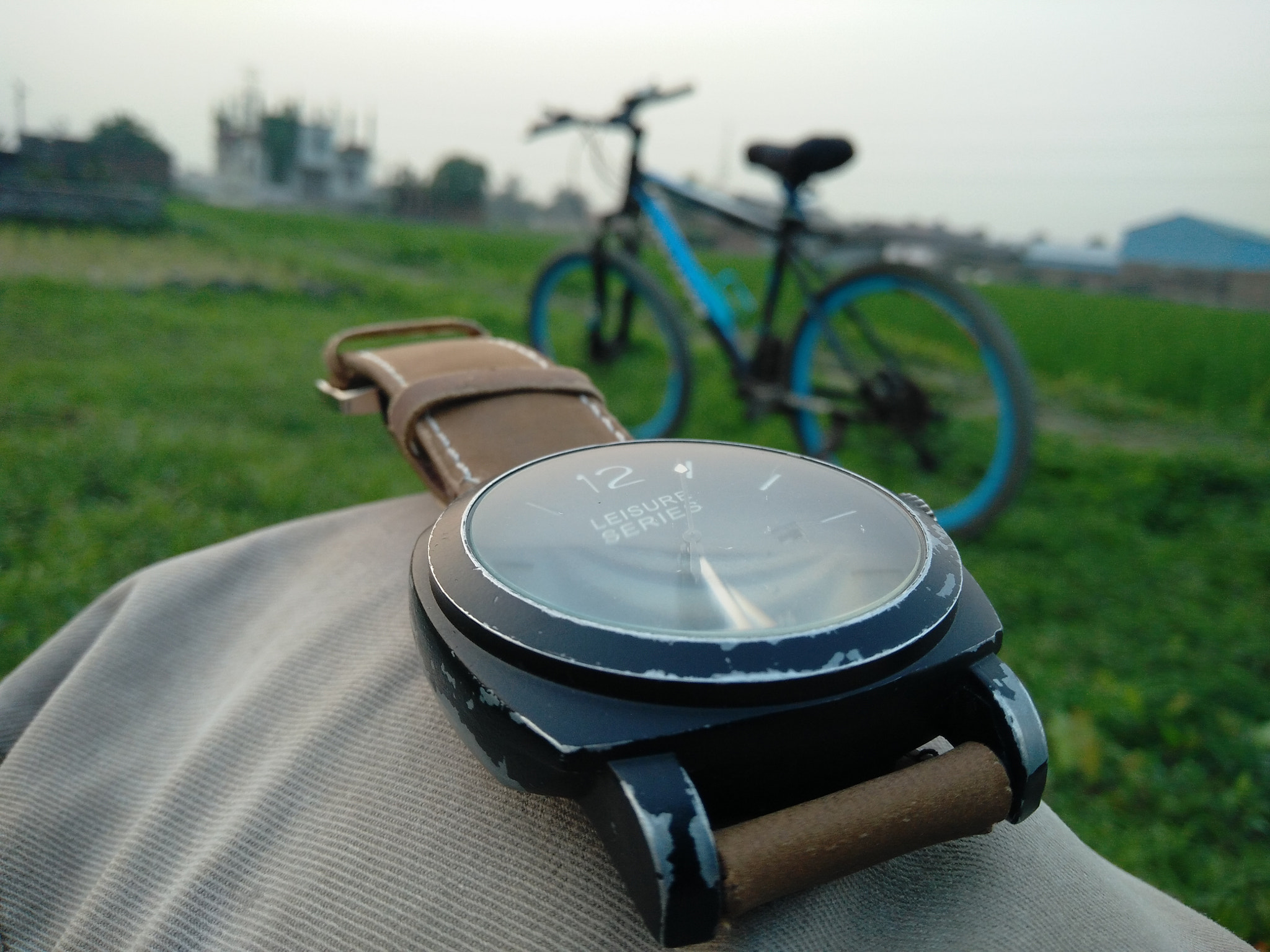 OnePlus ONE E1001 sample photo. Watch with bicycle photography