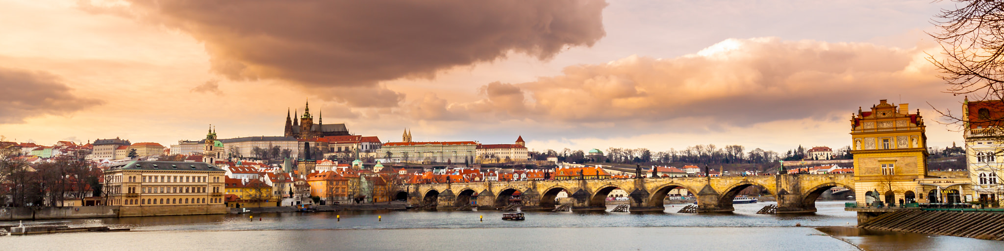 Sigma 8-16mm F4.5-5.6 DC HSM sample photo. Charles bridge, prague photography