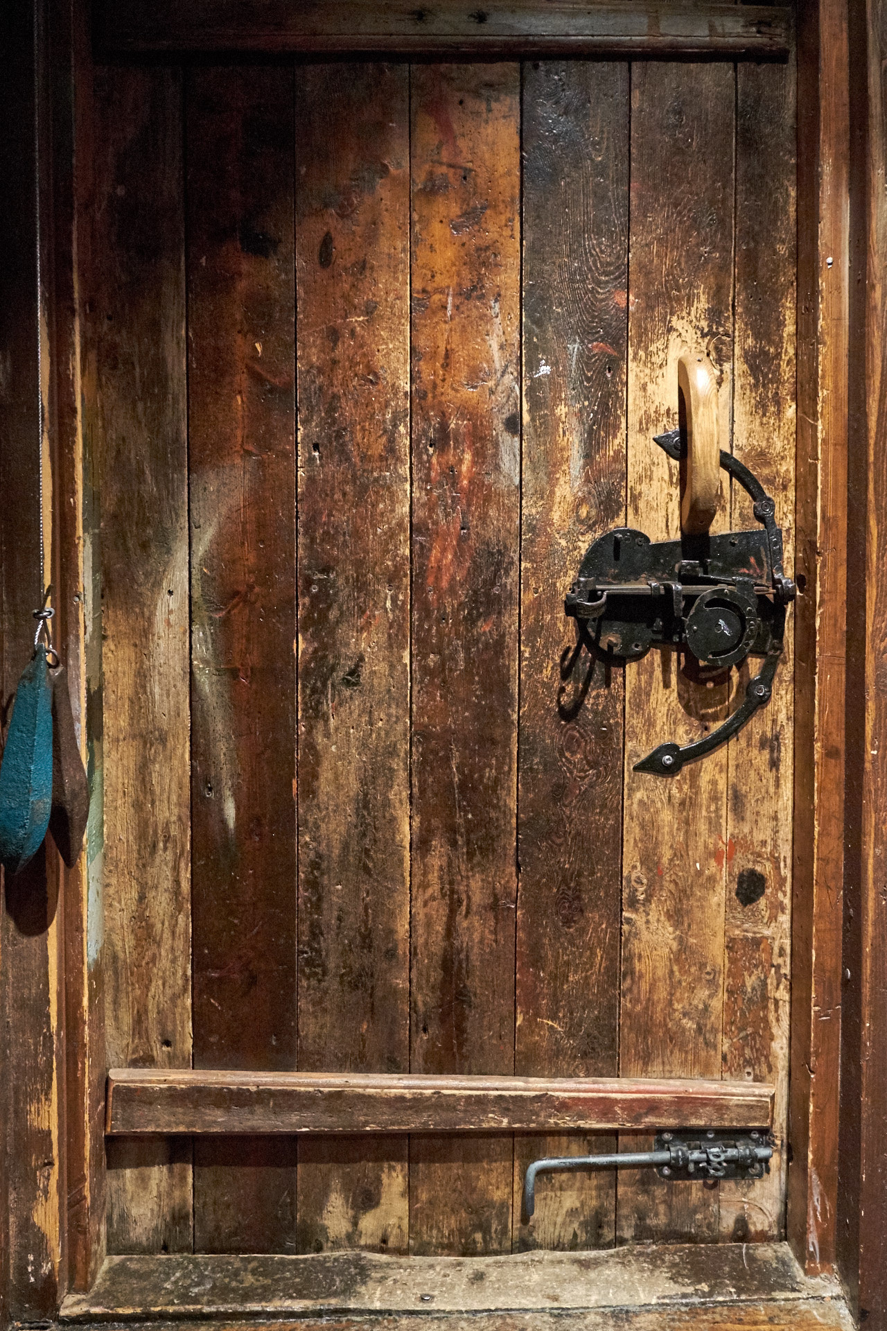 Fujifilm X-Pro1 + Fujifilm XF 16-55mm F2.8 R LM WR sample photo. Serious door photography