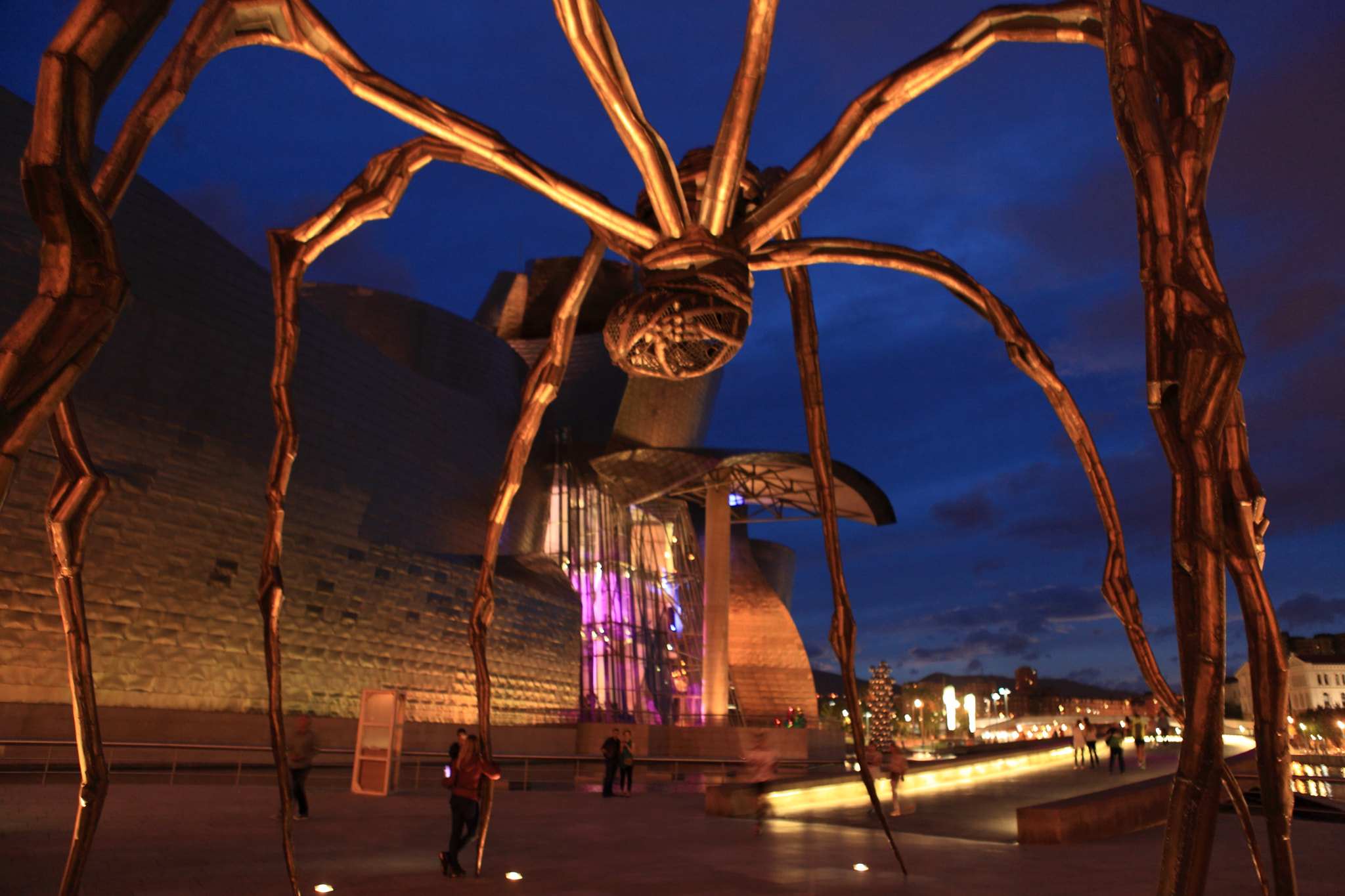 Canon EF 24-70mm F2.8L USM sample photo. Hora azul...museo guggenheim bilbao. photography