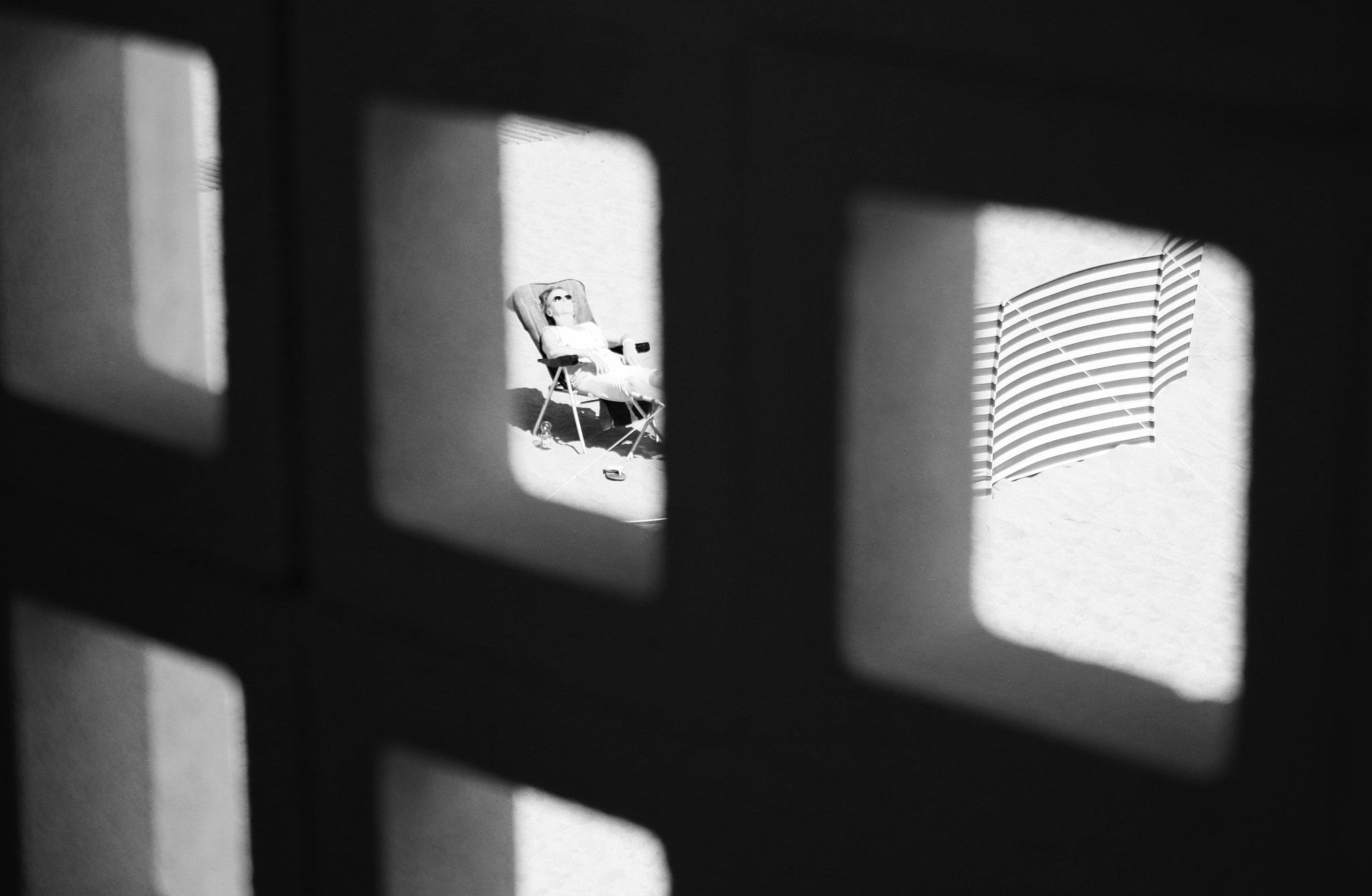 Canon EF-S 18-55mm F3.5-5.6 sample photo. Spying photography