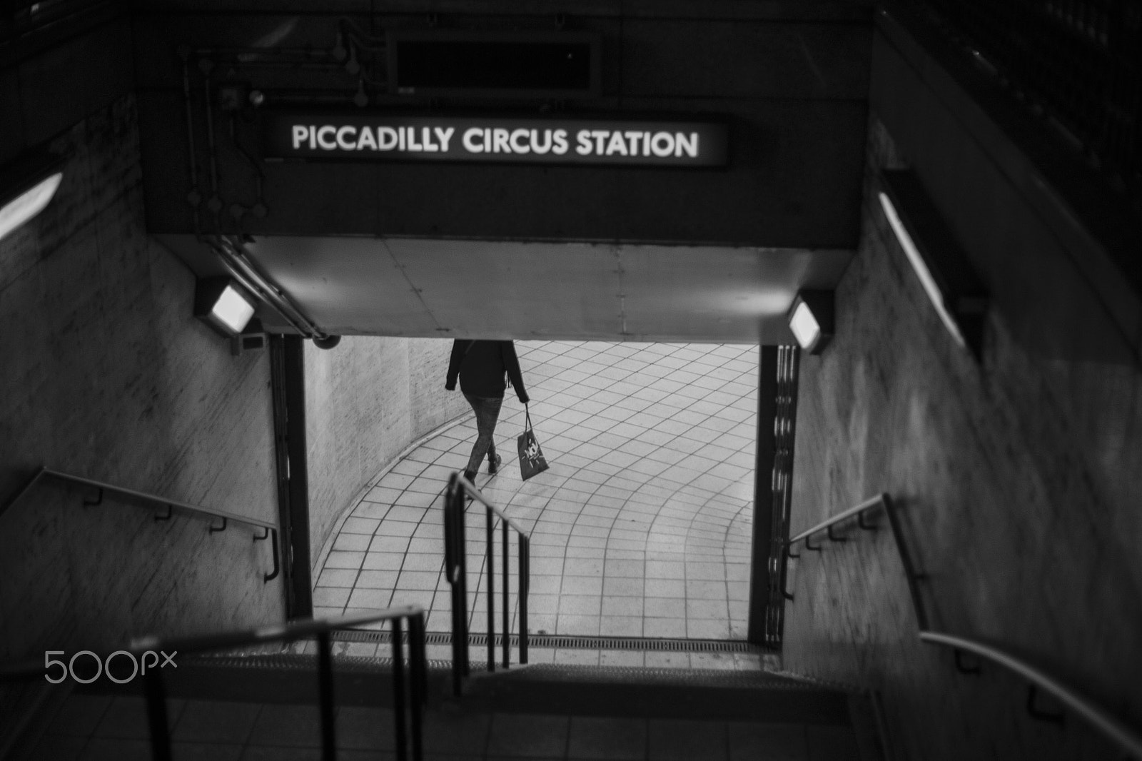 Canon EOS 6D + Canon EF 50mm f/1.8 sample photo. Piccadilly circus station photography