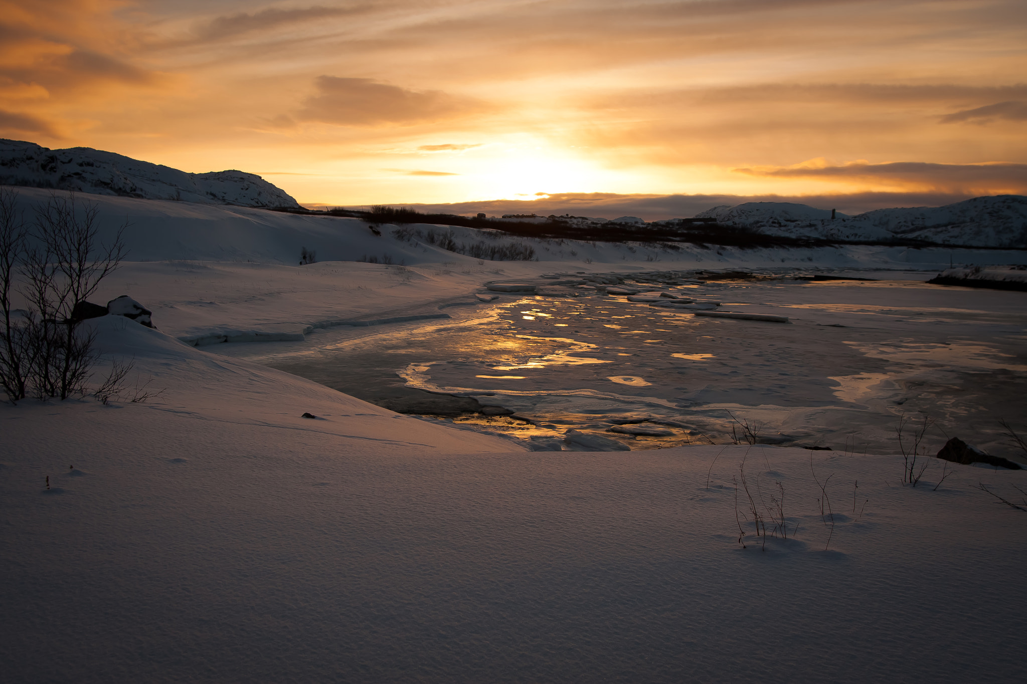 Canon EOS 40D + Sigma 20mm EX f/1.8 sample photo. Polar sunset photography
