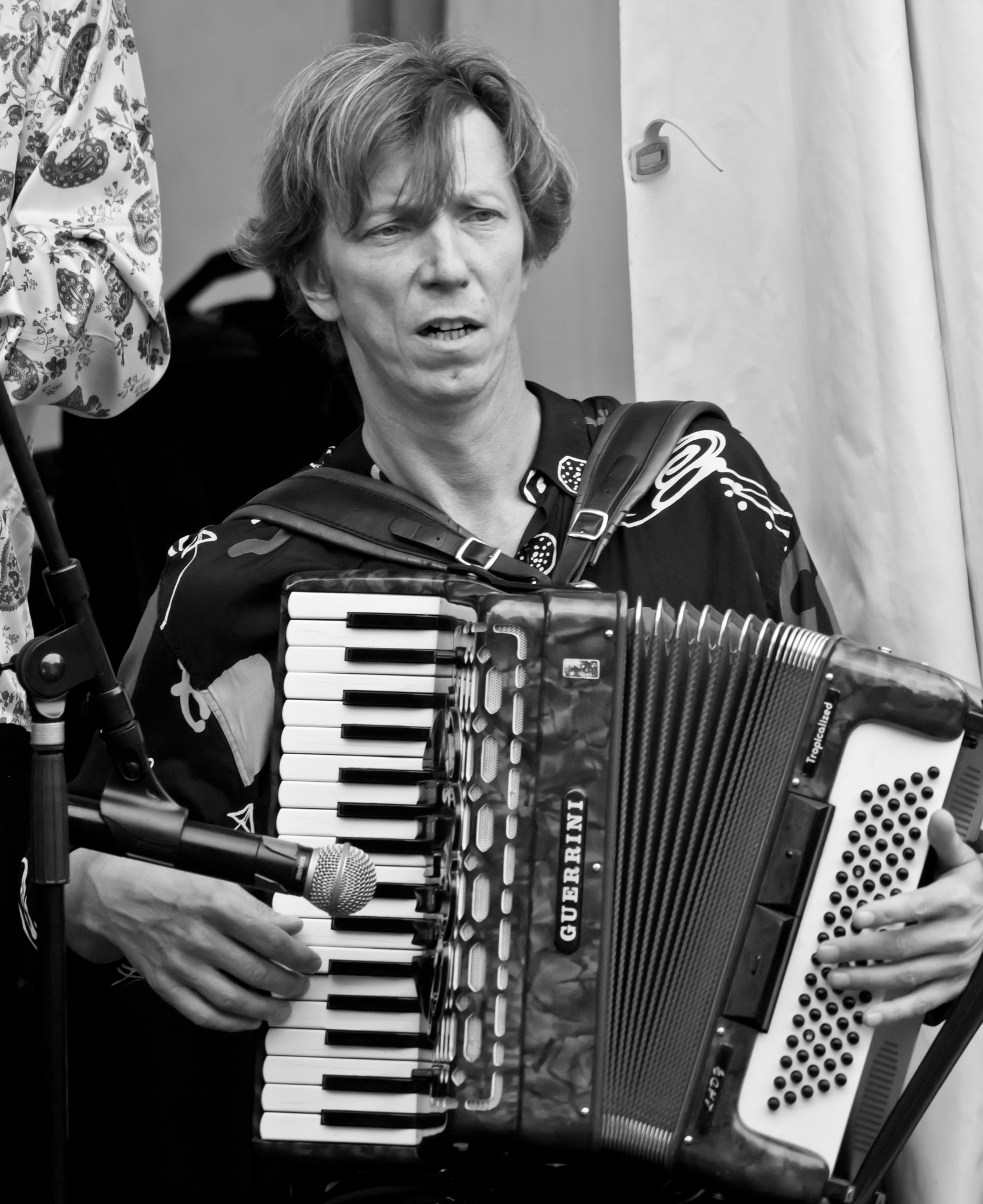Sony Alpha DSLR-A380 sample photo. Musician photography