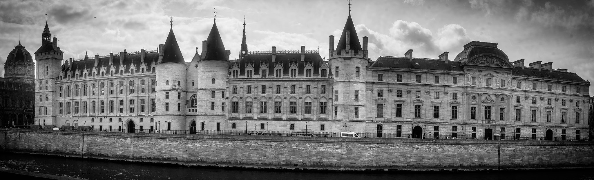 Pentax K-30 + Pentax smc DA 35mm F2.4 AL sample photo. Quai du tribunal de grande instance photography