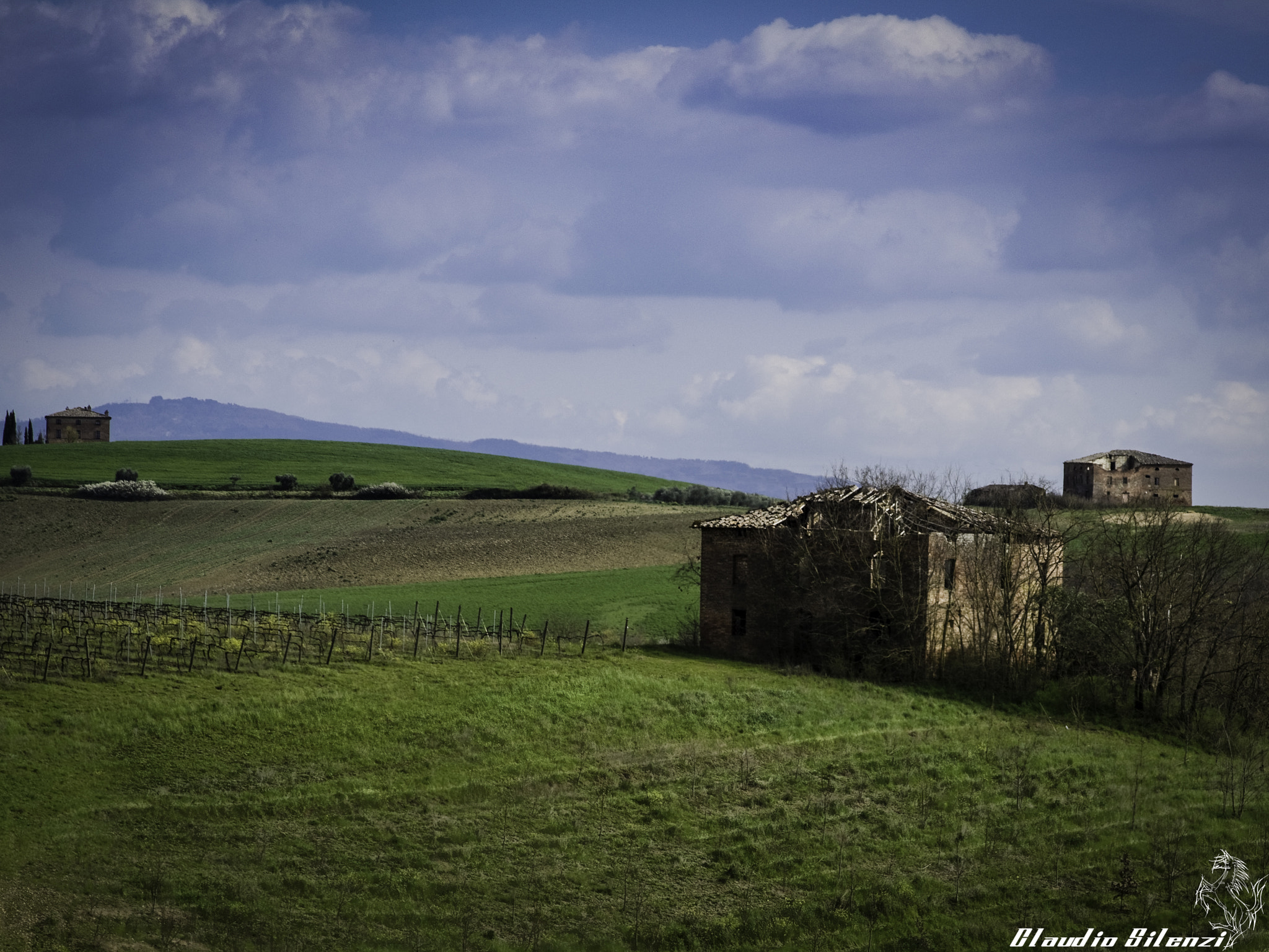 Nikon D5100 + AF Zoom-Nikkor 28-105mm f/3.5-4.5D IF sample photo. Lonely countryside photography