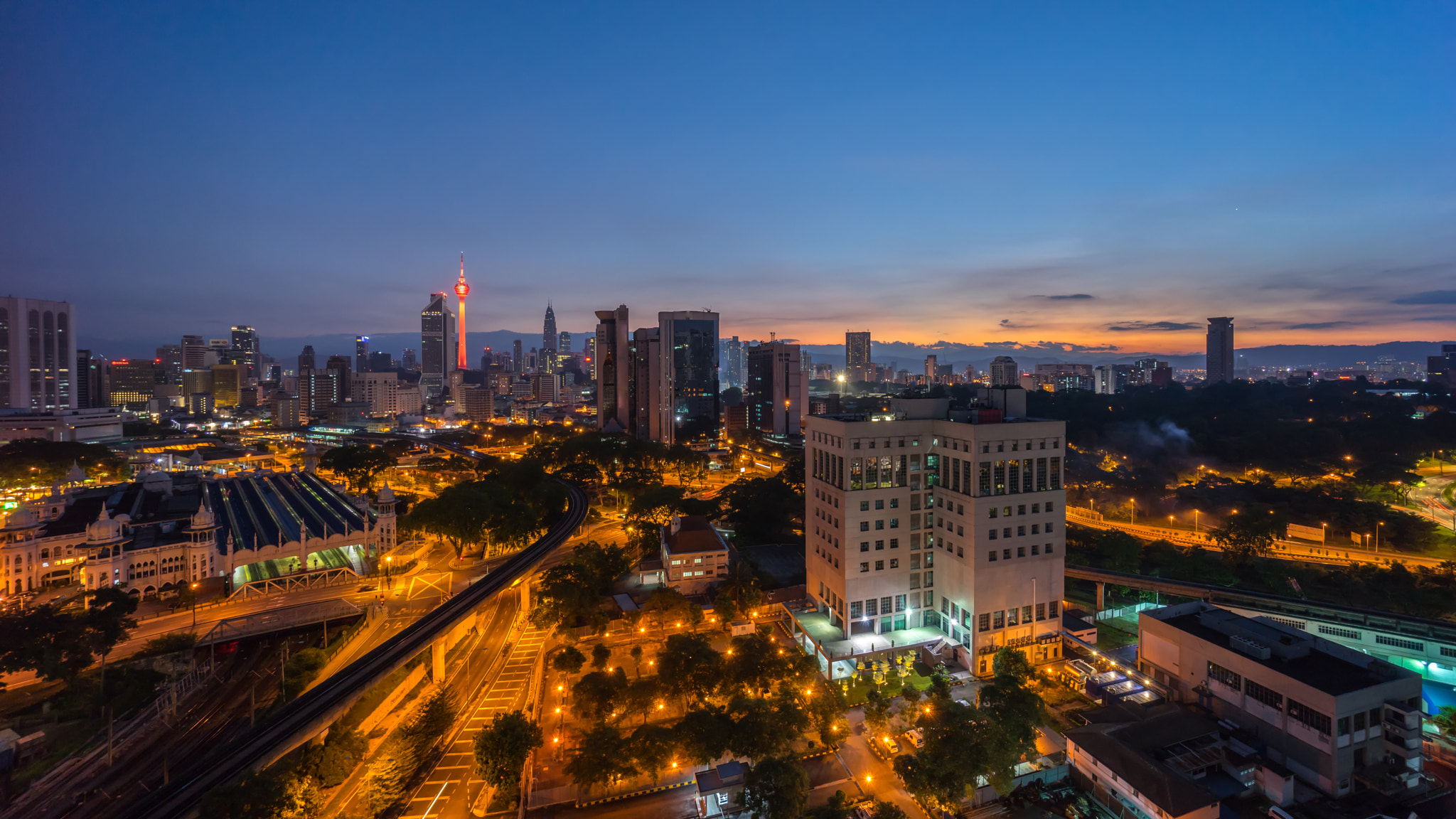 Sony a7R + Sony E 10-18mm F4 OSS sample photo. Blue hour at kuala lumpur city photography