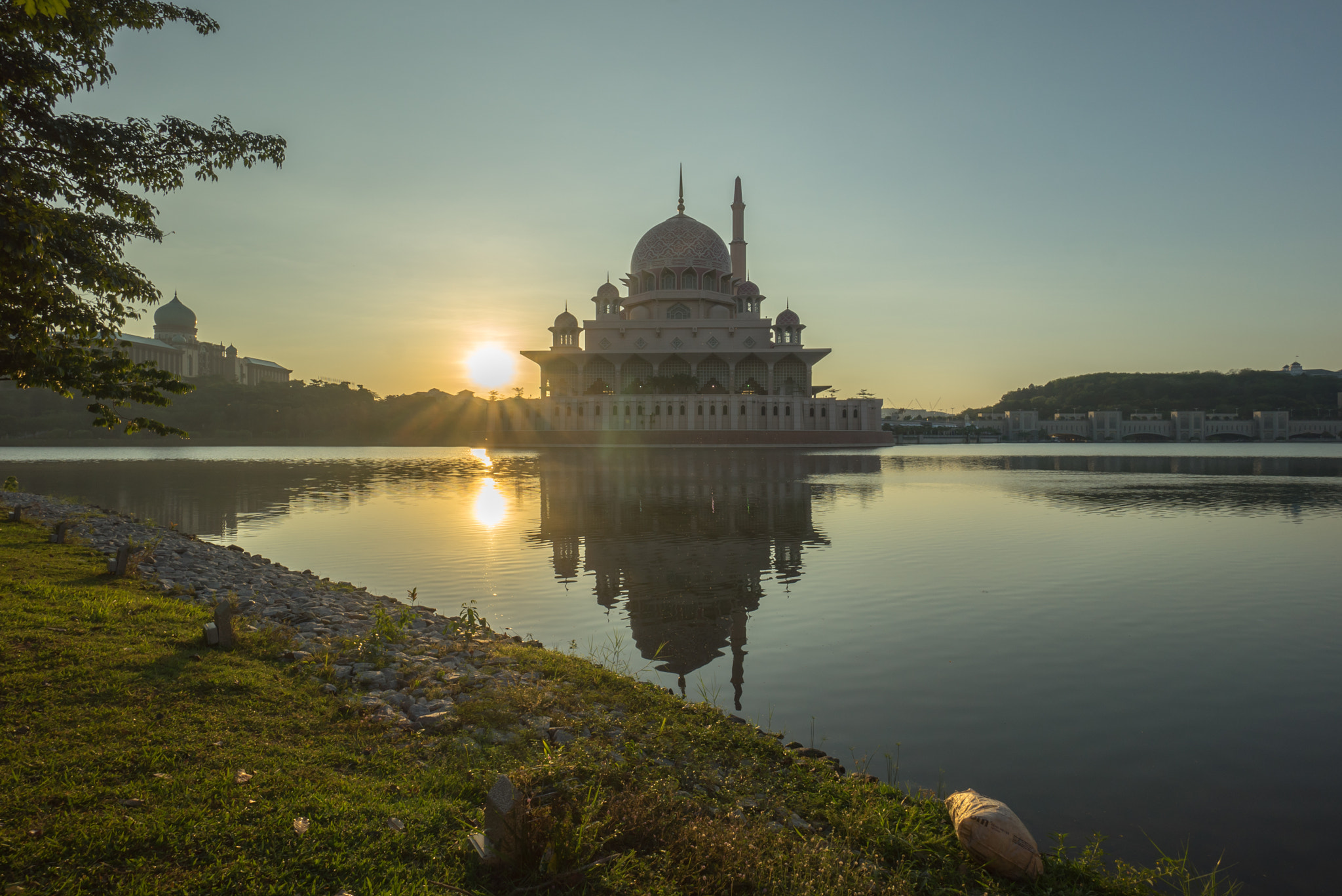 Sony a7R + Sony E 10-18mm F4 OSS sample photo. Silhouette mosque during sunrise with reflection photography