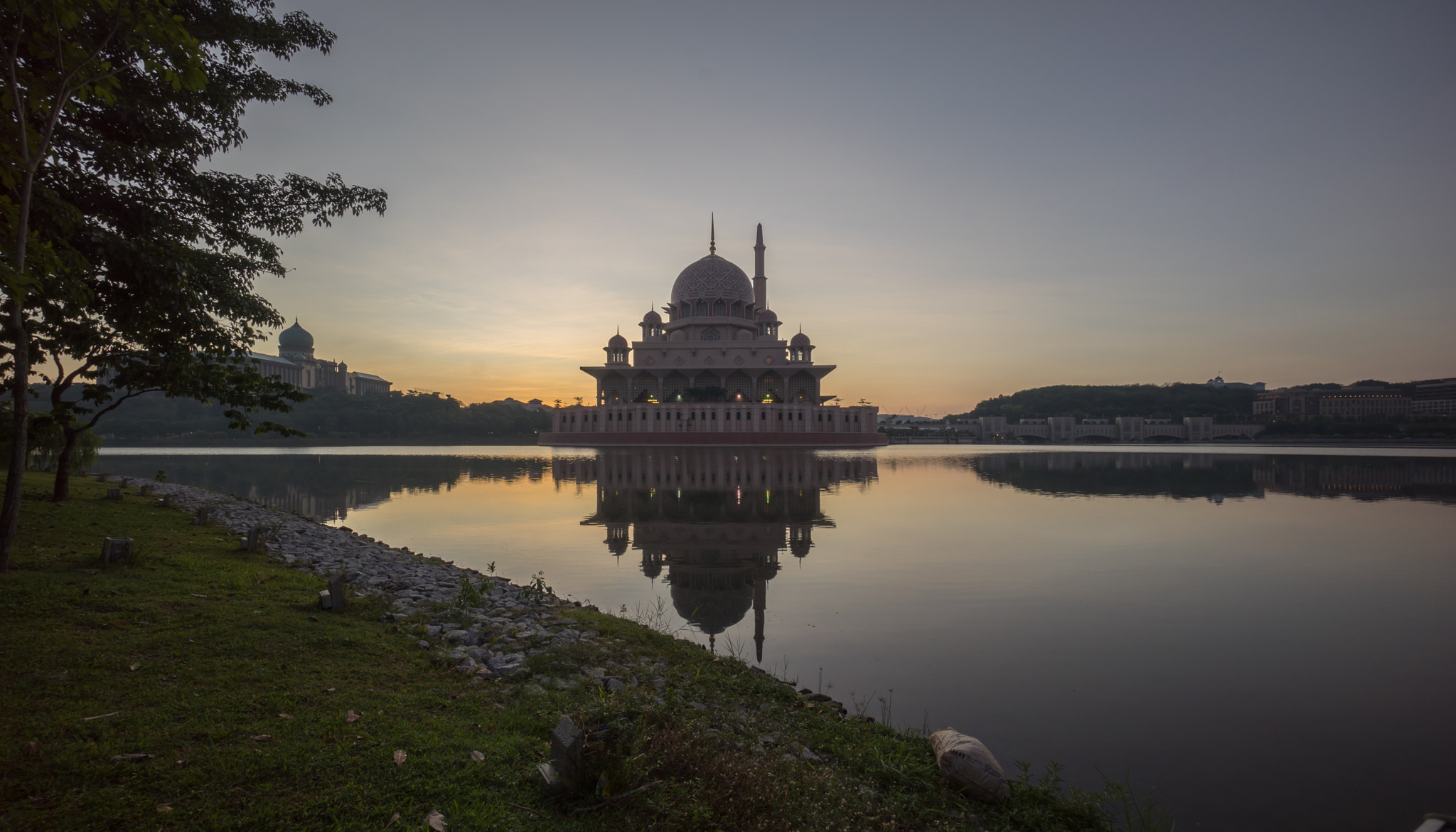 Sony a7R + Sony E 10-18mm F4 OSS sample photo. Silhouette mosque during sunrise with reflection photography