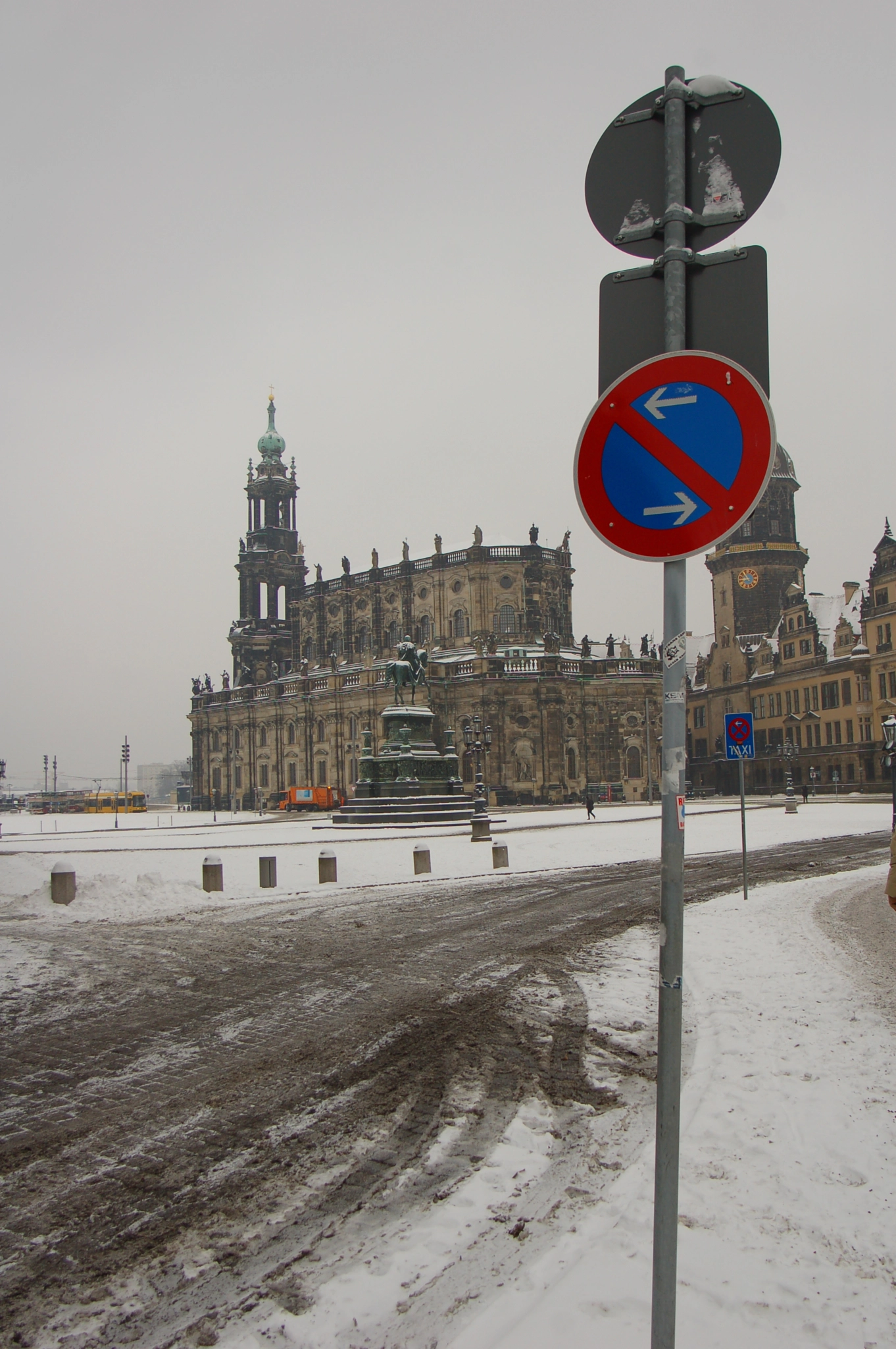 Tamron AF 19-35mm f/3.5-4.5 (A10) sample photo. Winter in dresden photography