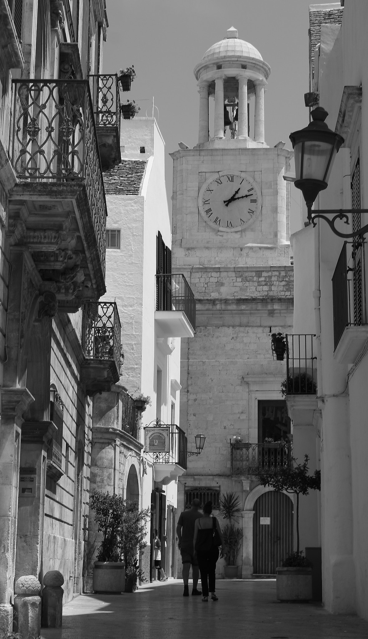 Canon EOS 600D (Rebel EOS T3i / EOS Kiss X5) + Canon EF 35mm F2 sample photo. Locorontondo photography
