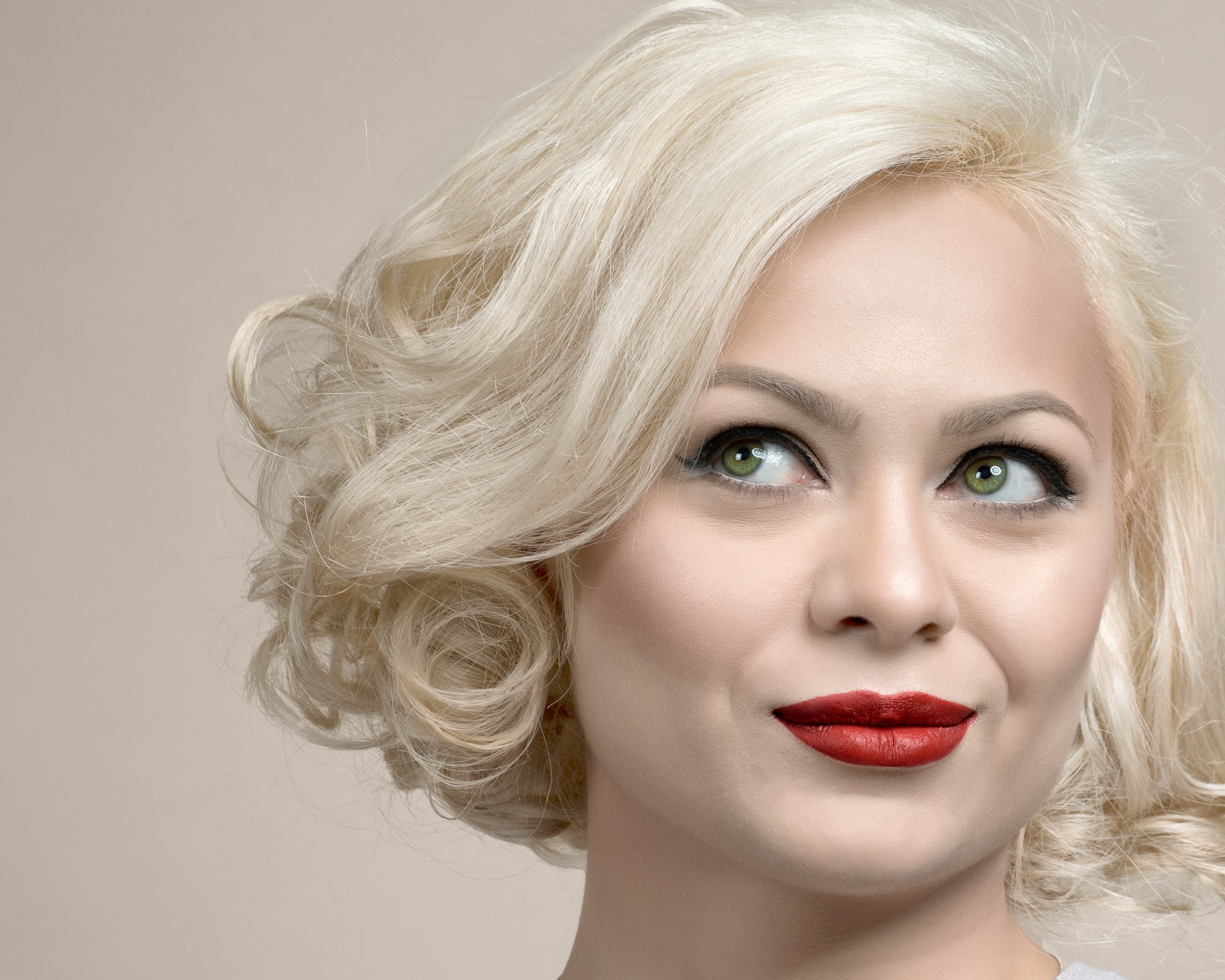 Tamron SP 70-300mm F4-5.6 Di USD sample photo. Maria's portrait photography