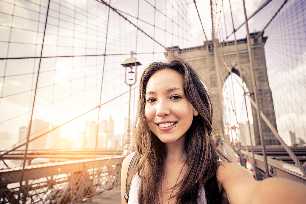 Woman taking selfie on Brooklyn Bridge by fabio formaggio on 500px.com