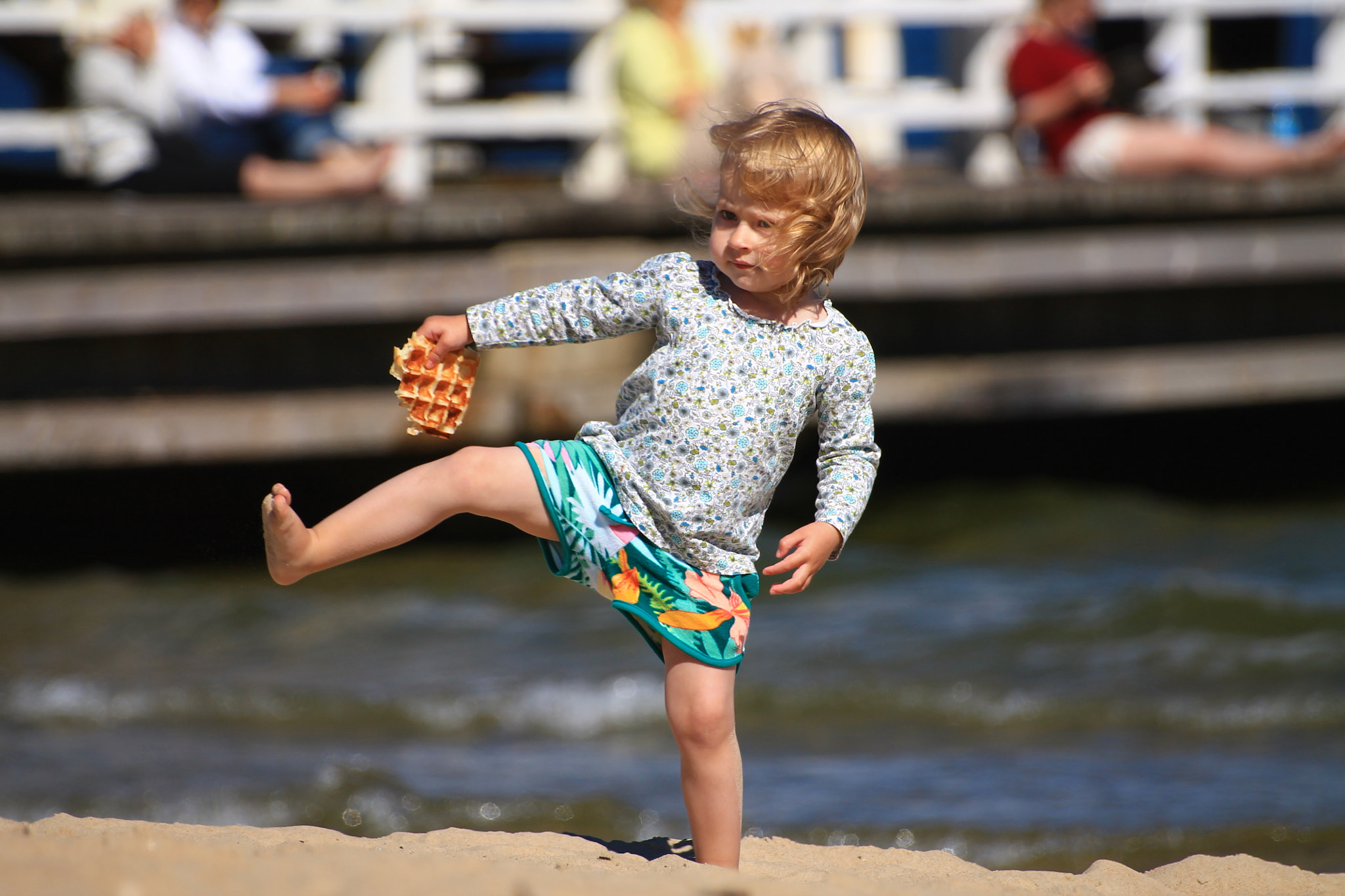 Sigma 70-300mm F4-5.6 APO DG Macro sample photo. Sumo on the beach.lila. photography
