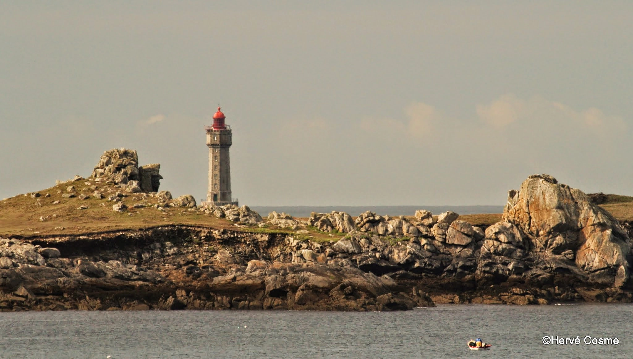 Canon EF 100-400mm F4.5-5.6L IS USM sample photo. Phare de la jument à ouessant photography