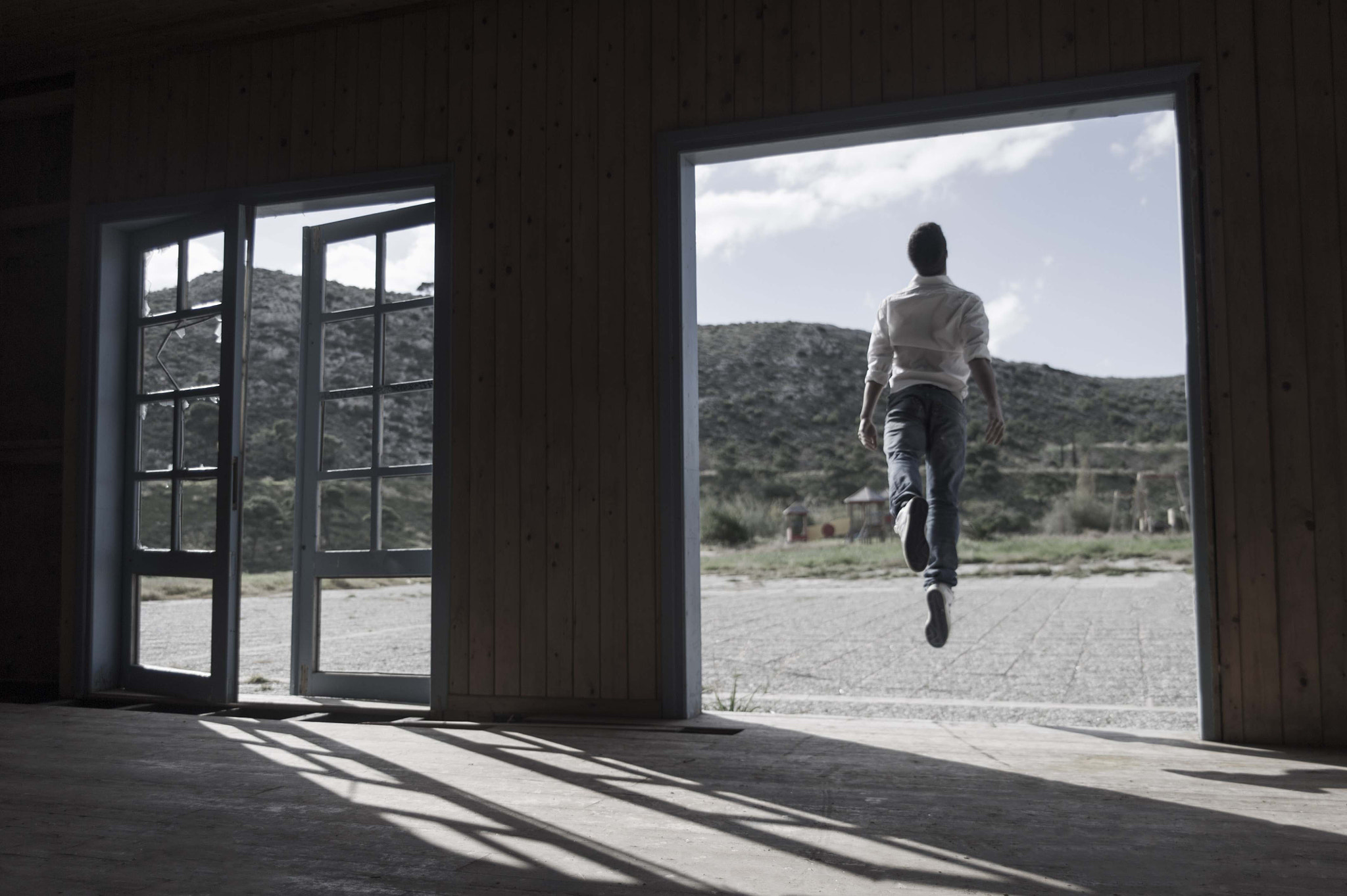 Sigma 24-70mm F2.8 EX DG HSM sample photo. Fly your way to the exit photography