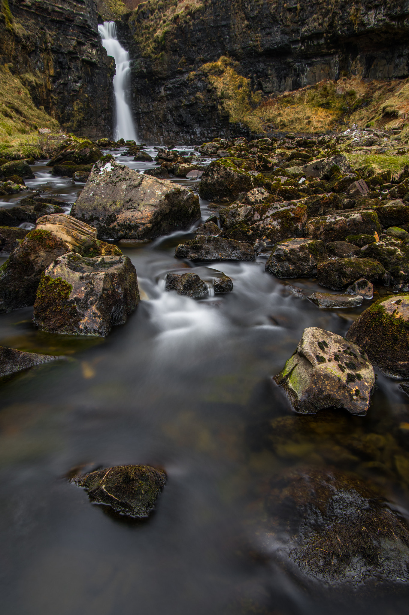 Pentax K-3 II + Pentax smc DA 16-45mm F4 ED AL sample photo. Flow into colours photography