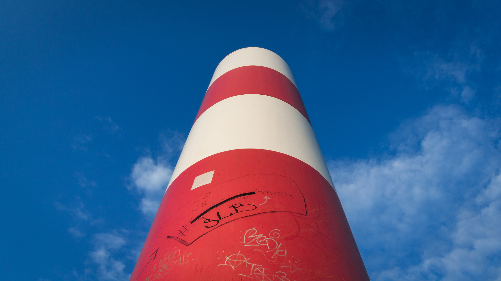 Canon EF-S 10-18mm F4.5–5.6 IS STM sample photo. Into the sky photography