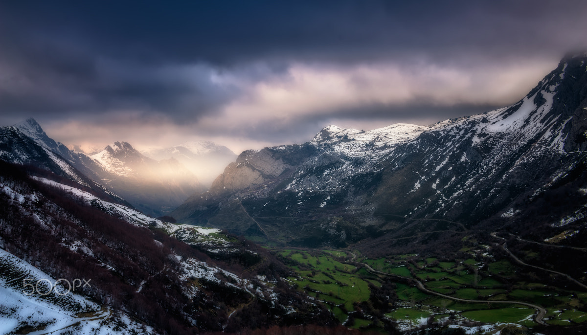 Sony a7R + Minolta AF 17-35mm F2.8-4 (D) sample photo. Magic sunset at somiedo photography