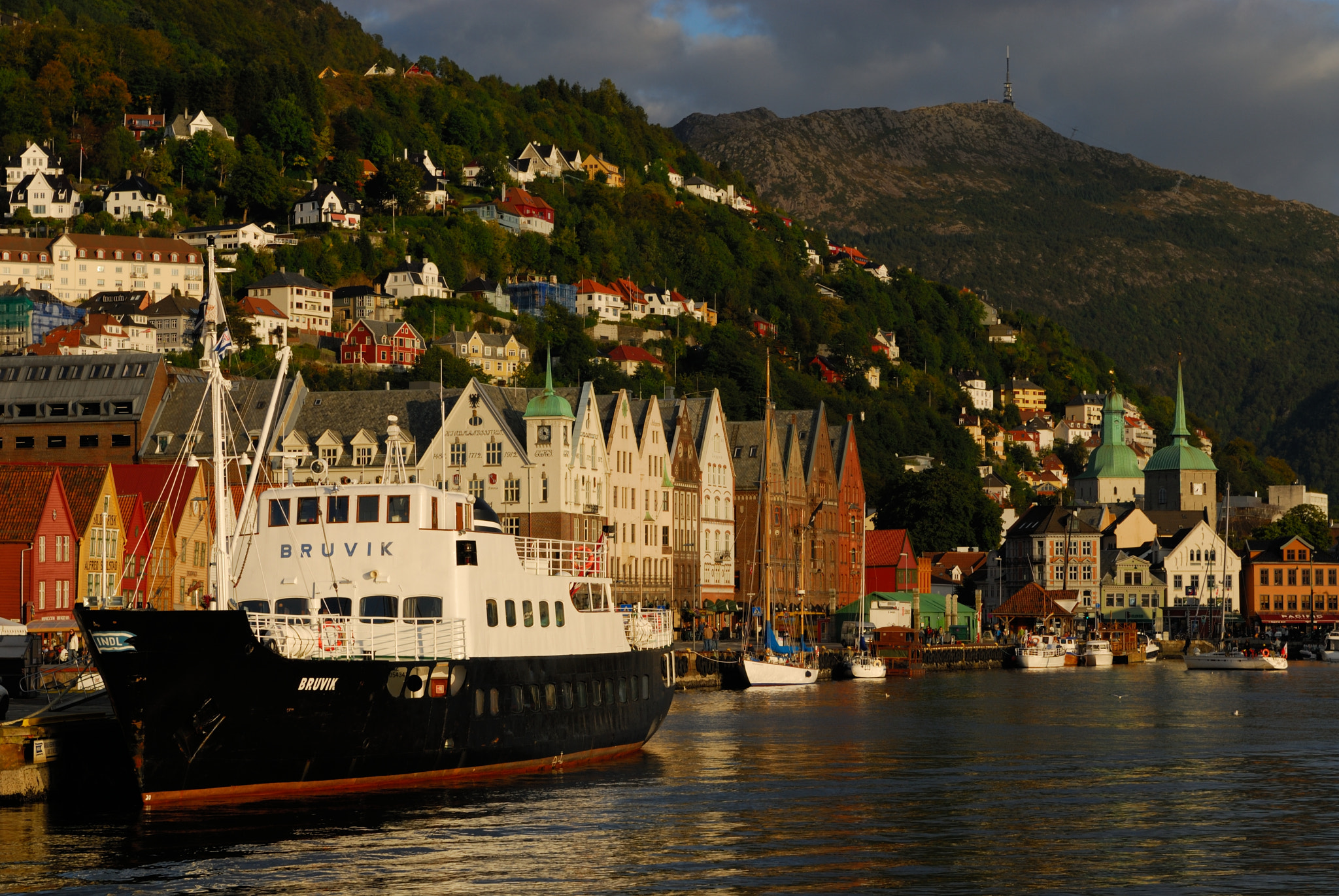 Nikon D200 sample photo. Bergen waterfront photography