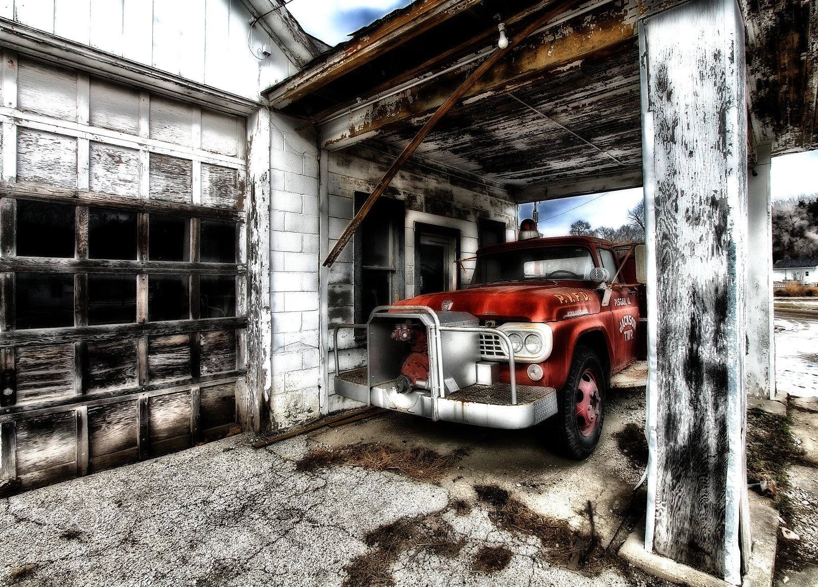 Canon EF-S 10-22mm F3.5-4.5 USM sample photo. Fire truck photography