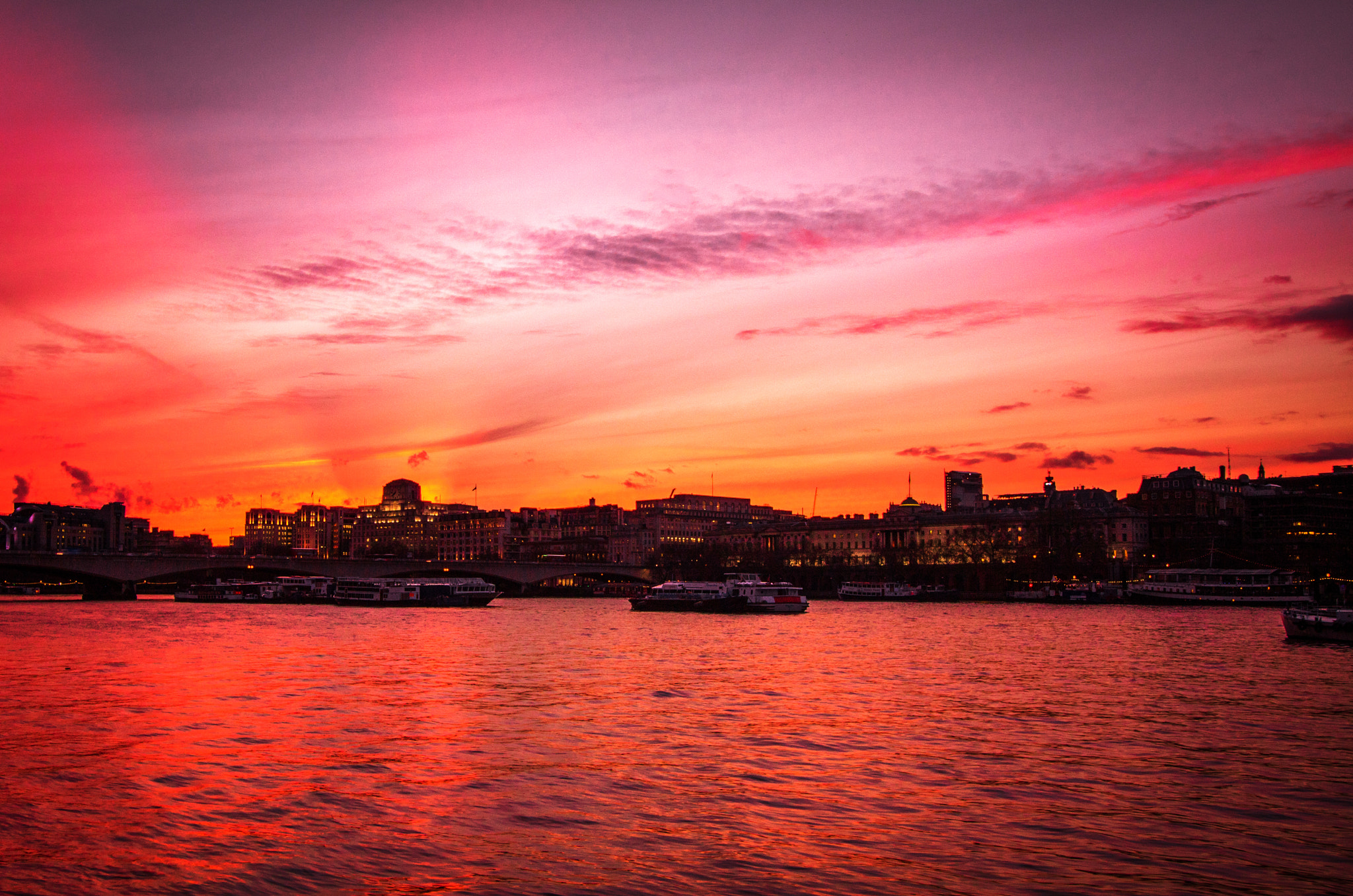 Canon EF-S 10-18mm F4.5–5.6 IS STM sample photo. Waterloo bridge @ sunset photography