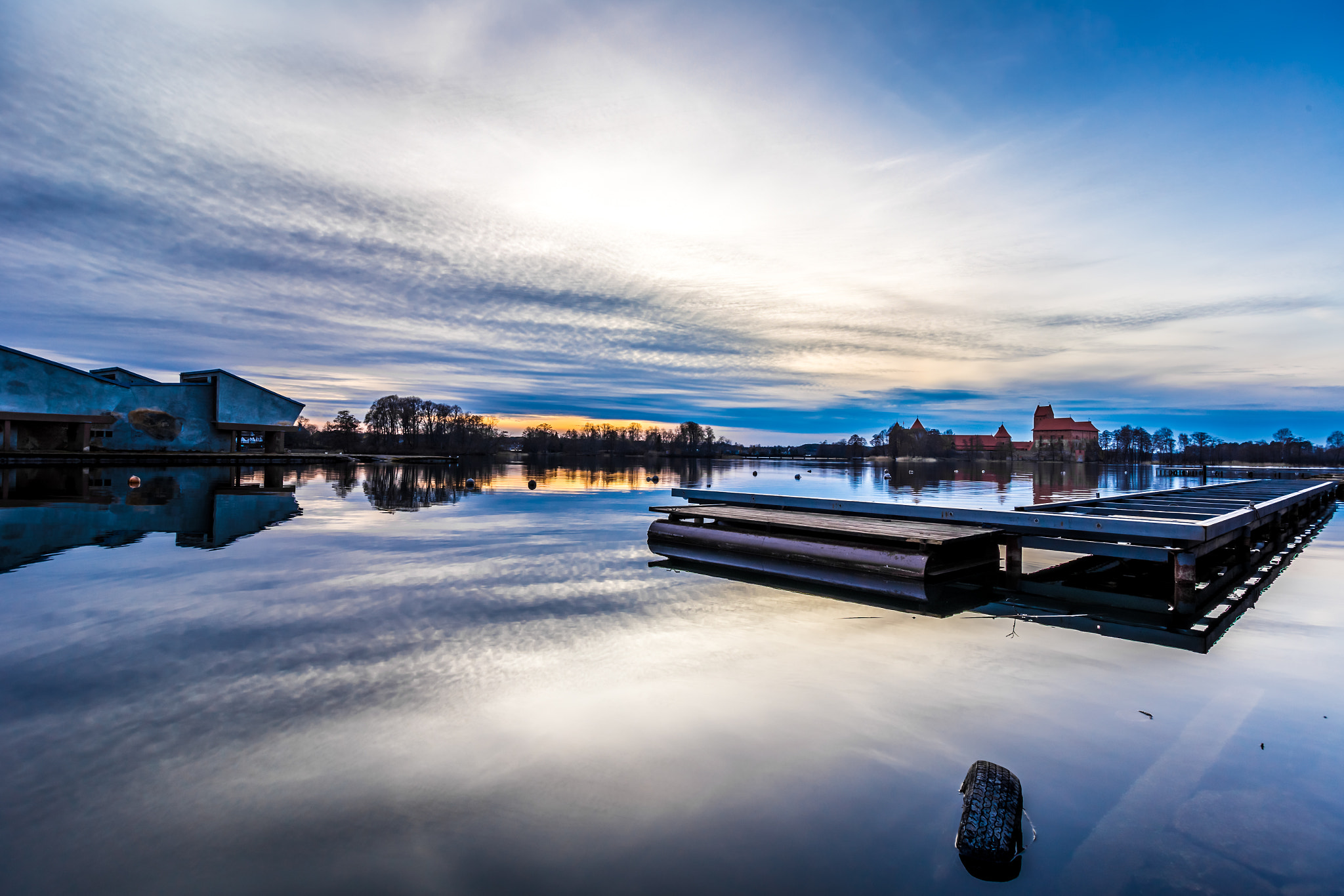 Canon EF-S 10-18mm F4.5–5.6 IS STM sample photo. Quay photography