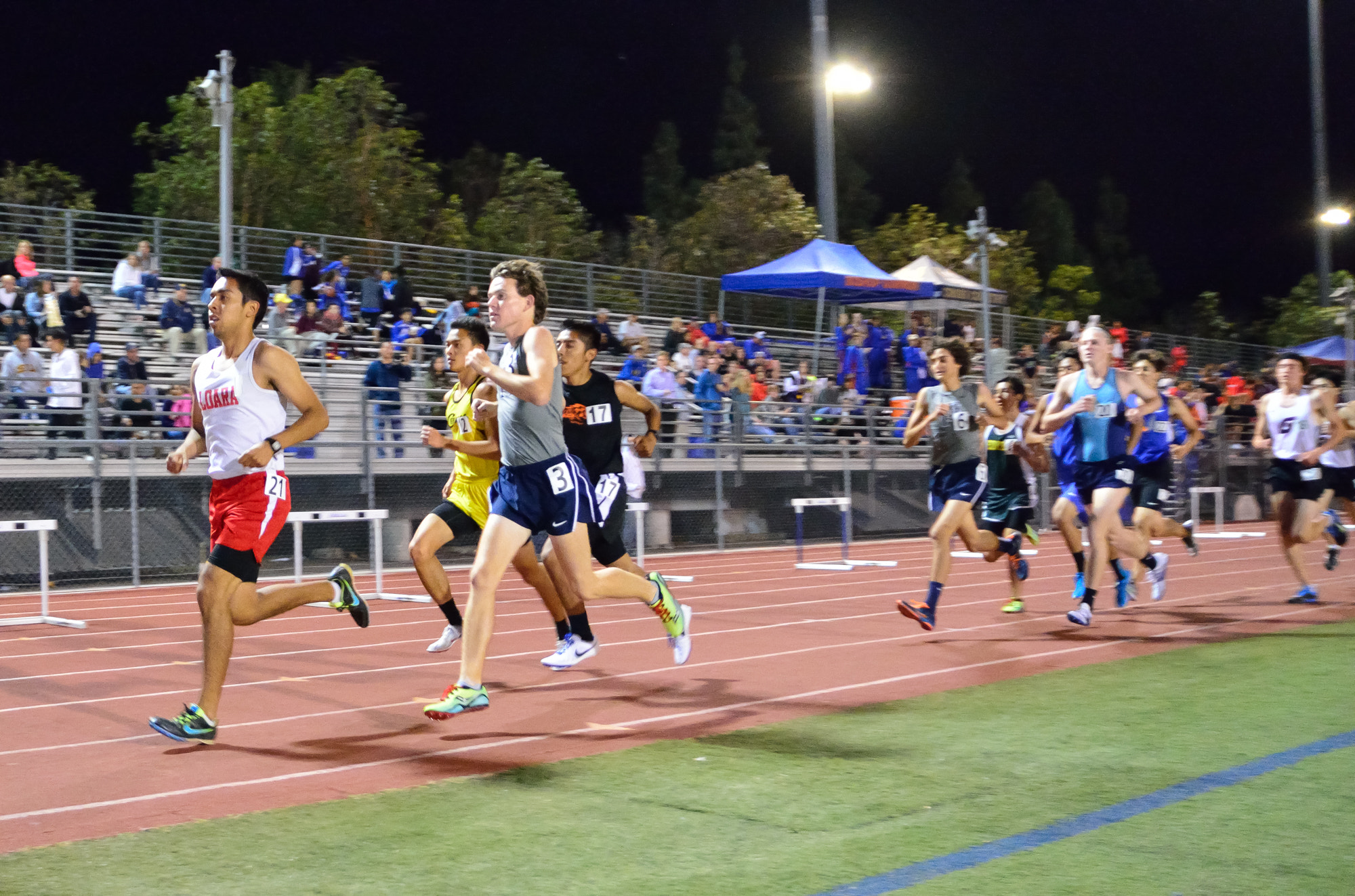 Sigma 17-70mm F2.8-4 DC Macro OS HSM | C sample photo. Andrew kicking through the straightaway photography
