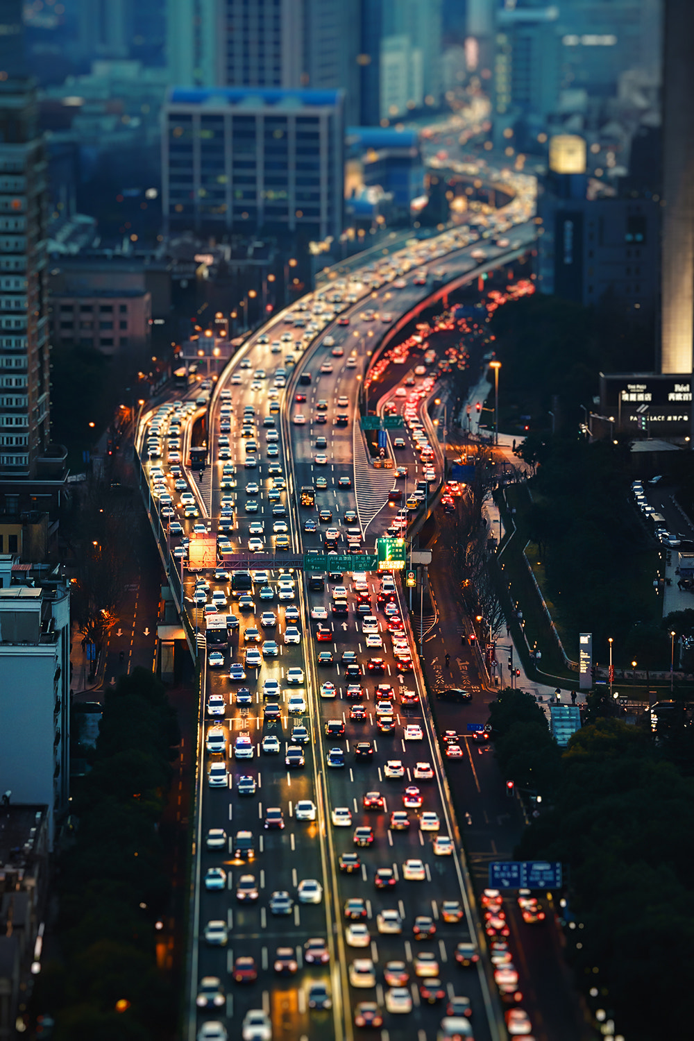 Sony 70-300mm F4.5-5.6 G SSM sample photo. Artery of the city photography
