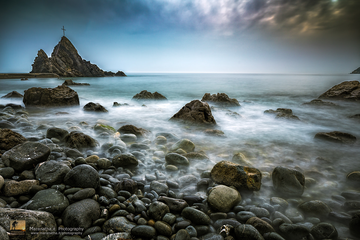 Canon TS-E 24.0mm f/3.5 L II sample photo. Asseu rock photography