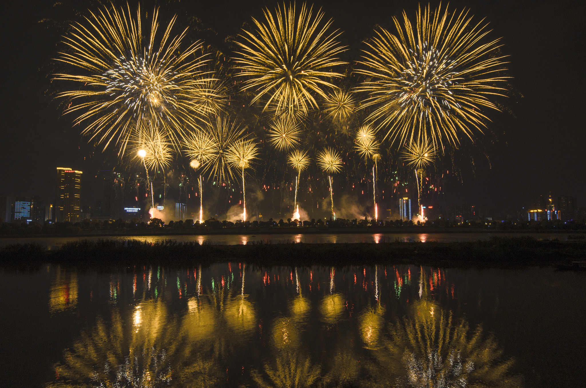 Nikon AF-S Nikkor 16-35mm F4G ED VR sample photo. Changsha fireworks 3 photography