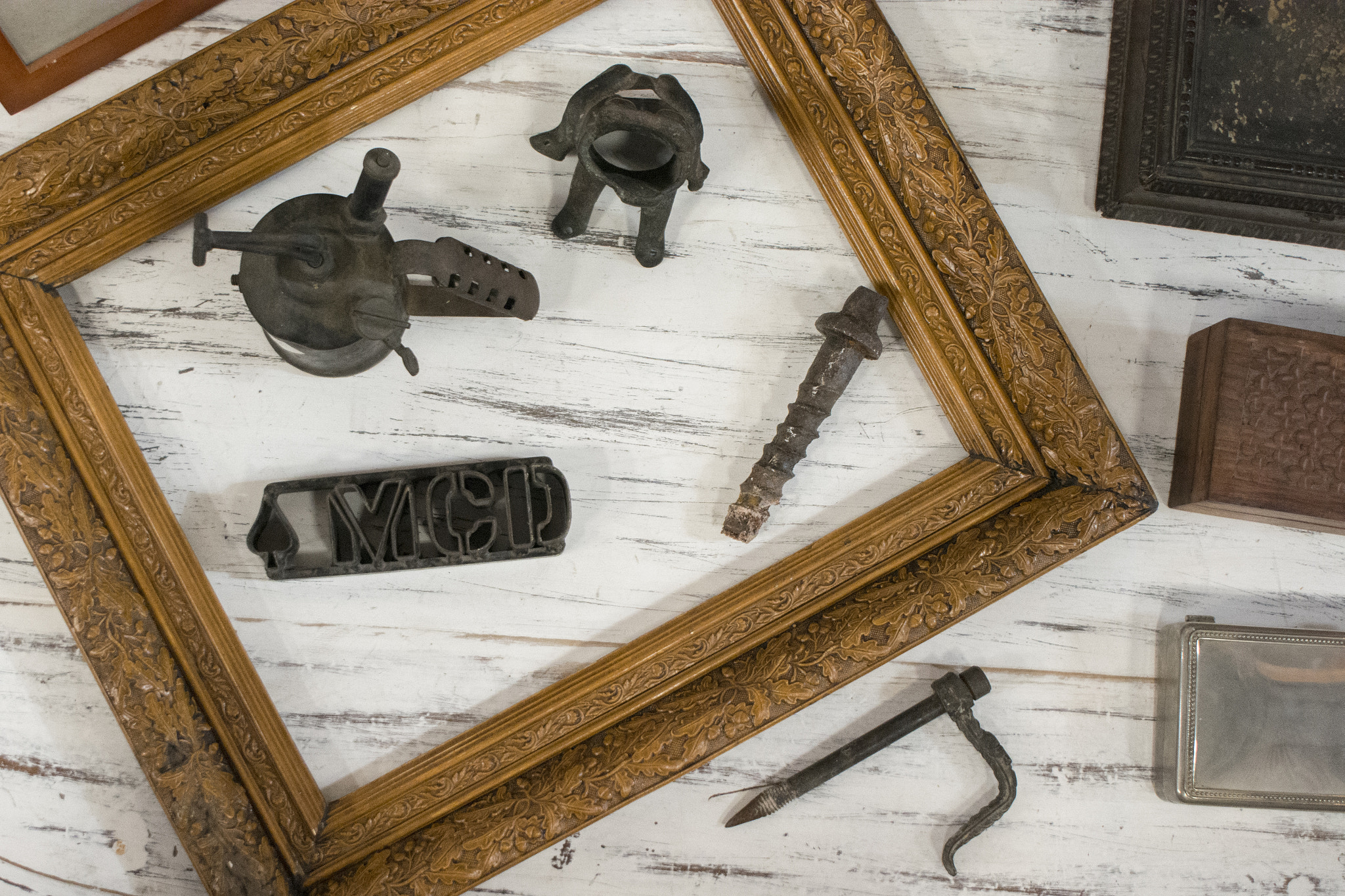 Nikon D7200 + Nikon AF Nikkor 24mm F2.8D sample photo. Antique objects photography